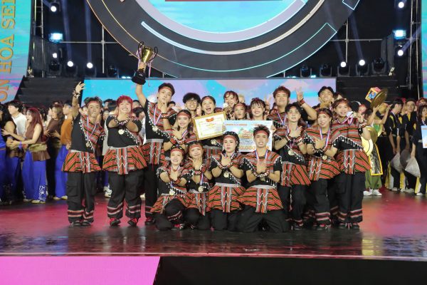 Nhóm VORTEX DANCE CREW của Trường Đại học Kinh tế – Tài chính TP HCM đăng quang ngôi vị Quán quân Bảng C.