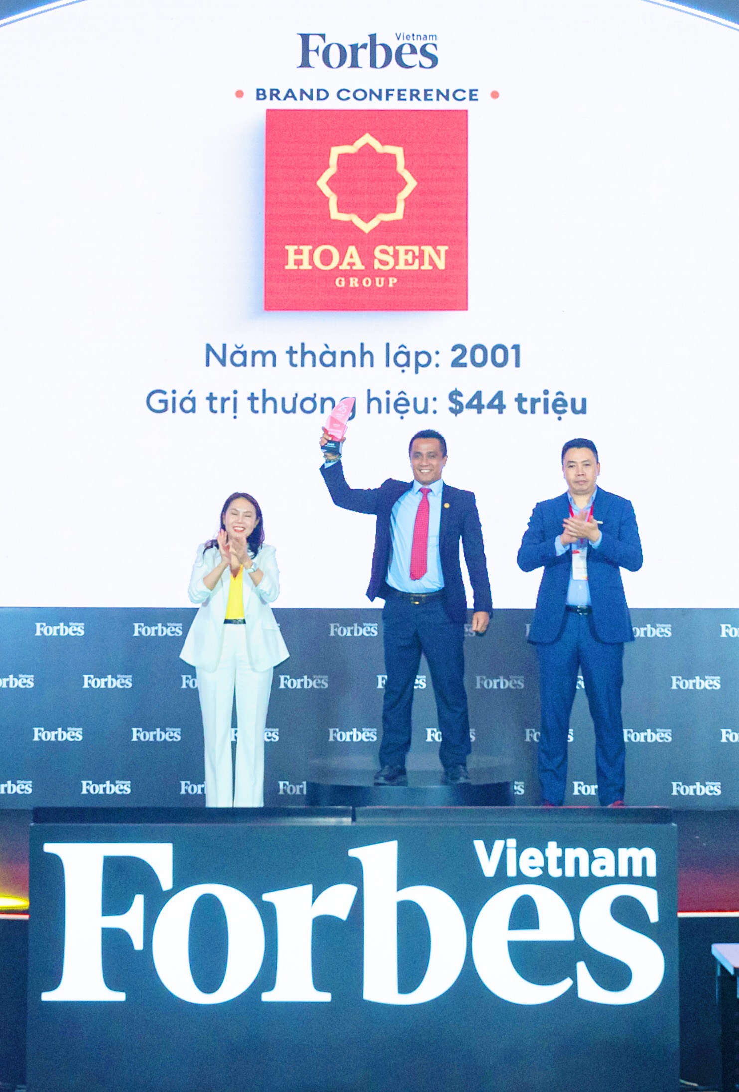 Tập đoàn Hoa Sen đã được vinh danh trong danh sách TOP 25 thương hiệu công ty hàng tiêu dùng cá nhân & công nghiệp dẫn đầu