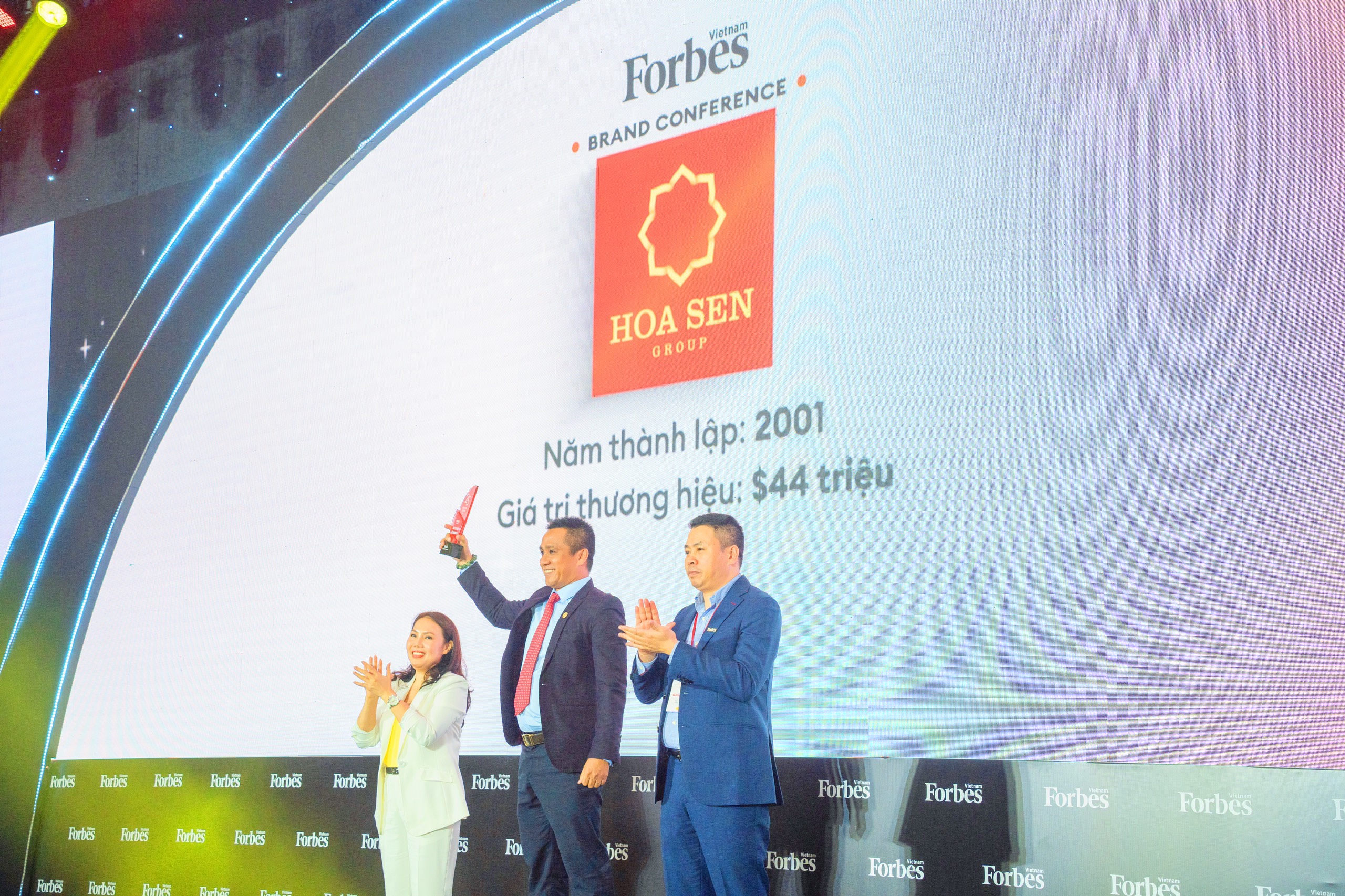Tập đoàn Hoa Sen được vinh danh TOP 25 Thương hiệu hàng tiêu dùng cá nhân & công nghiệp dẫn đầu Việt Nam
