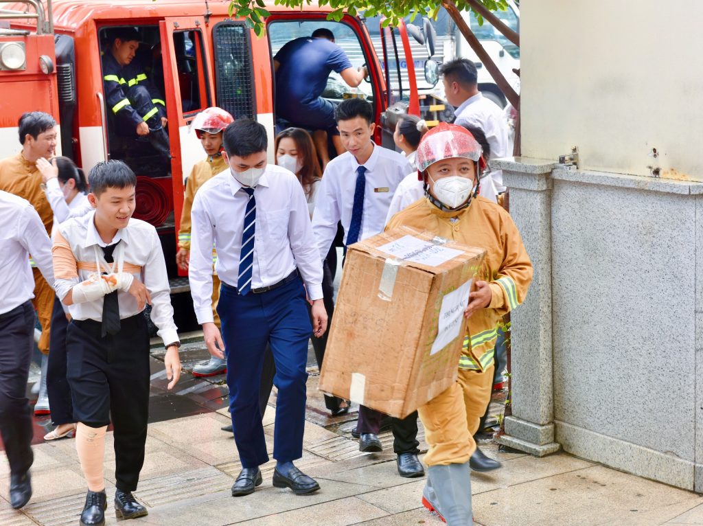 Văn phòng đại diện Tập đoàn Hoa Sen tổ chức thực tập phương án chữa cháy và cứu nạn cứu hộ 5