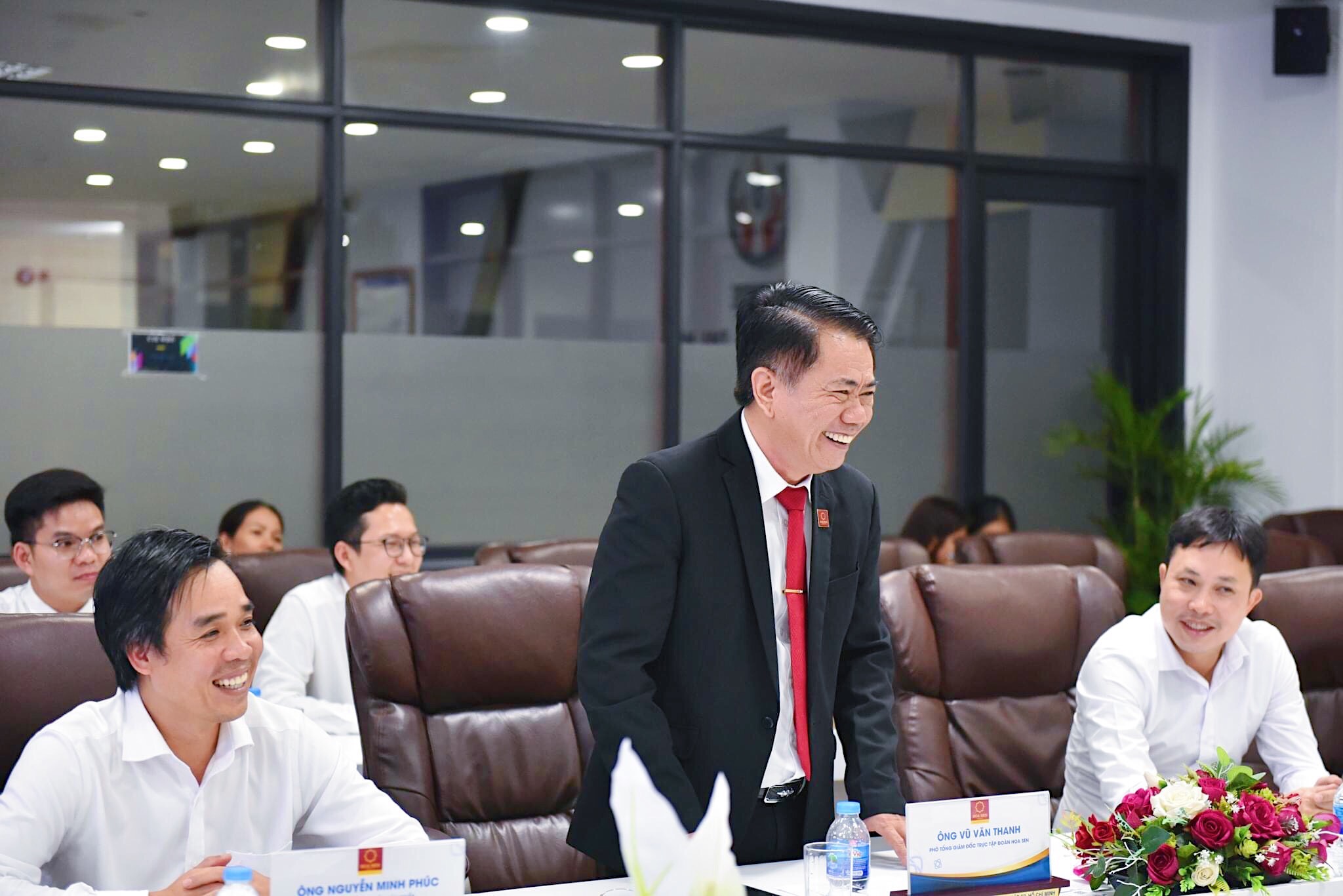 Ông Vũ Văn Thanh - Phó Tổng Giám đốc Trực Tập đoàn Hoa Sen tại buổi Lễ ký kết
