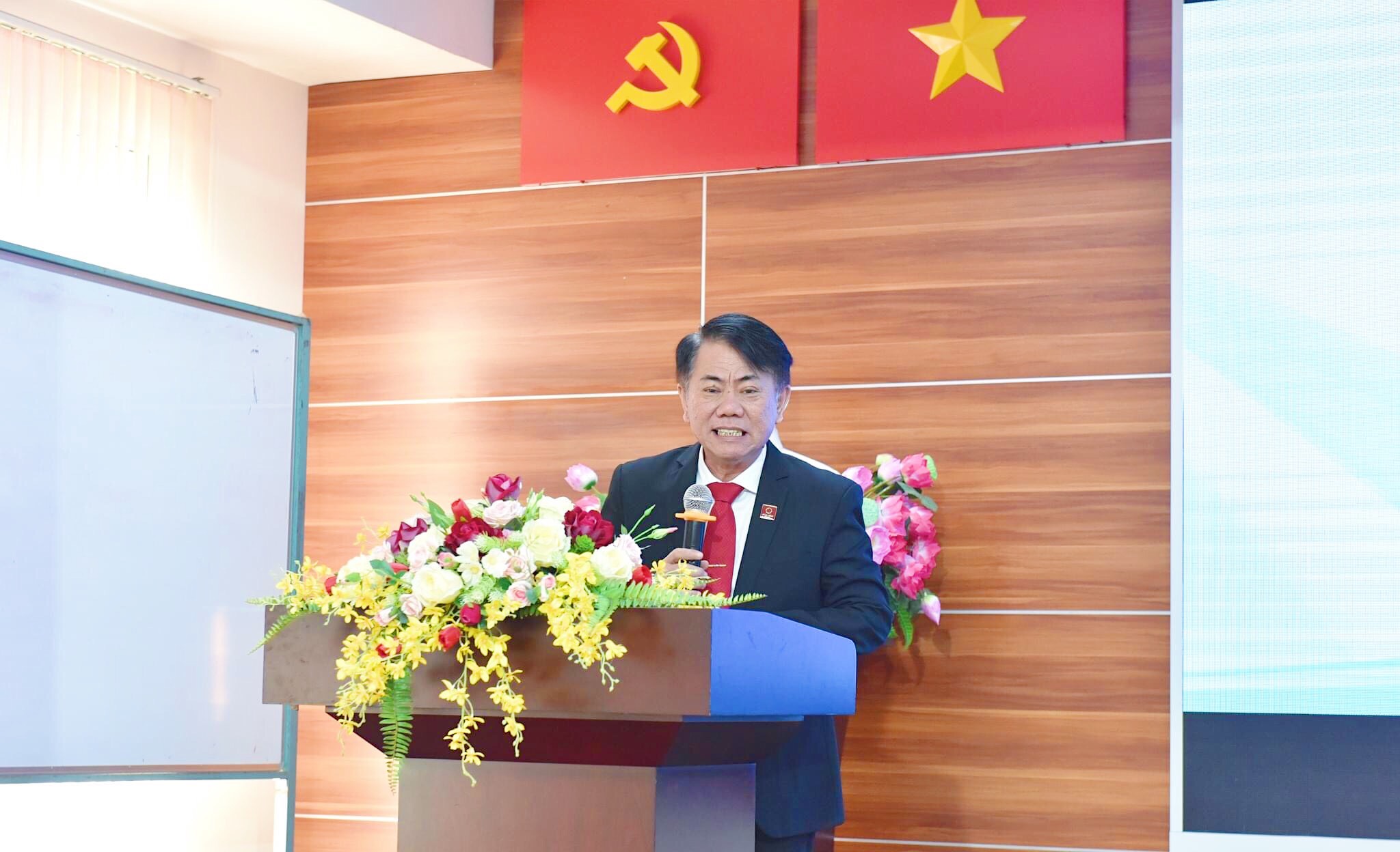Ông Vũ Văn Thanh – Phó Tổng Giám đốc Trực Tập đoàn Hoa Sen tại buổi Lễ ký kết