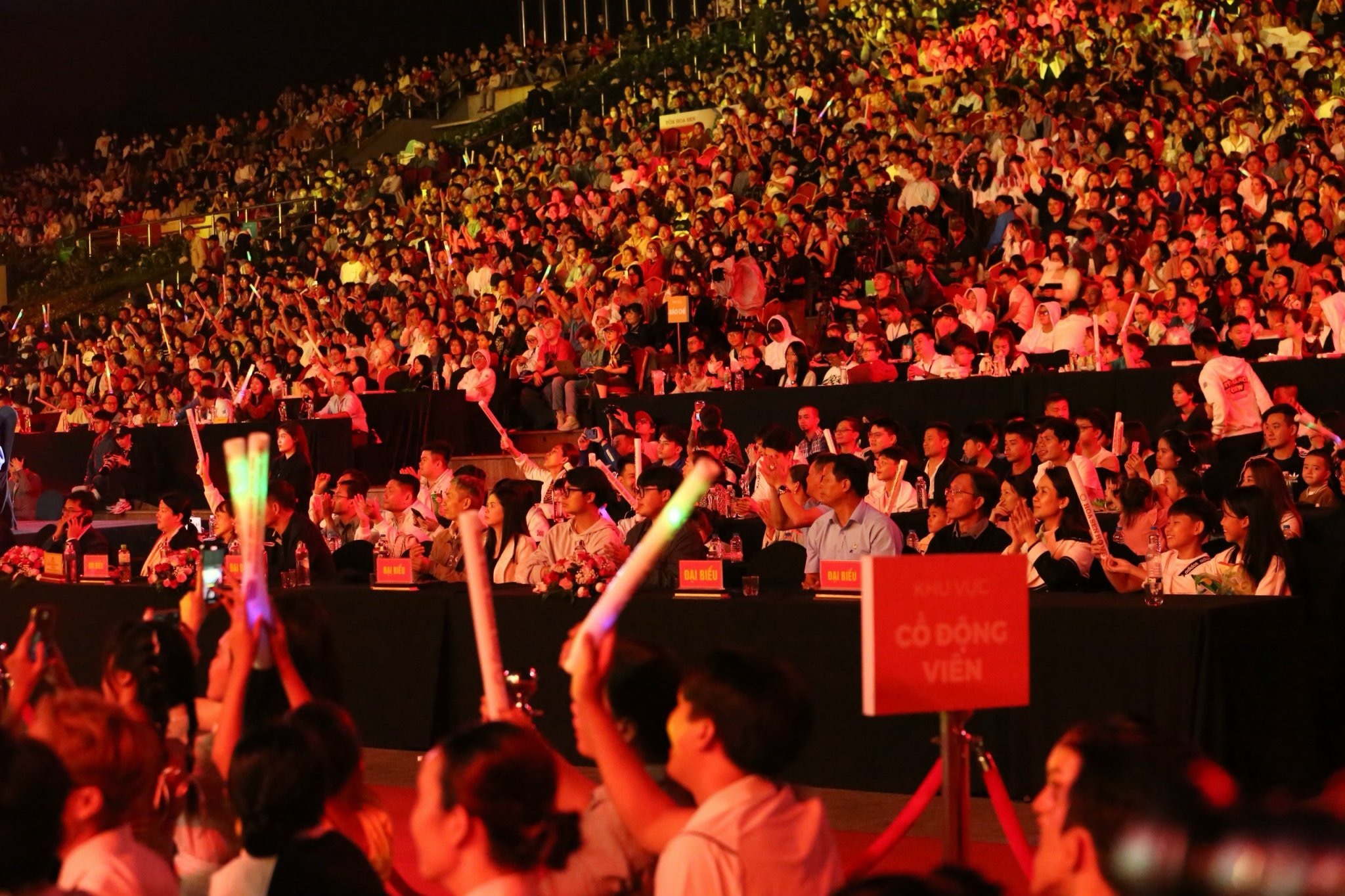 Hàng vạn khán giả Đà Lạt cháy hết mình với Dalat Best Dance Crew 2024 - Hoa Sen Home International Cup