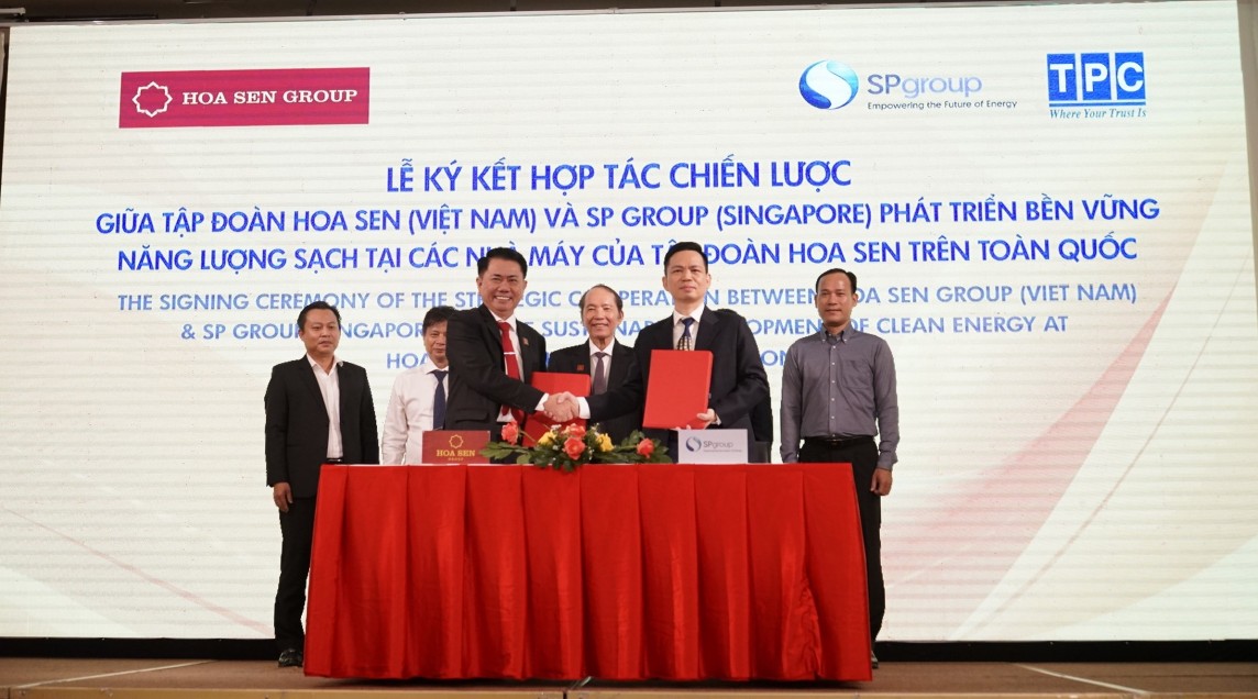 Tập đoàn Hoa Sen ký kết hợp tác chiến lược với SP Group Singapore về năng lượng sạch.