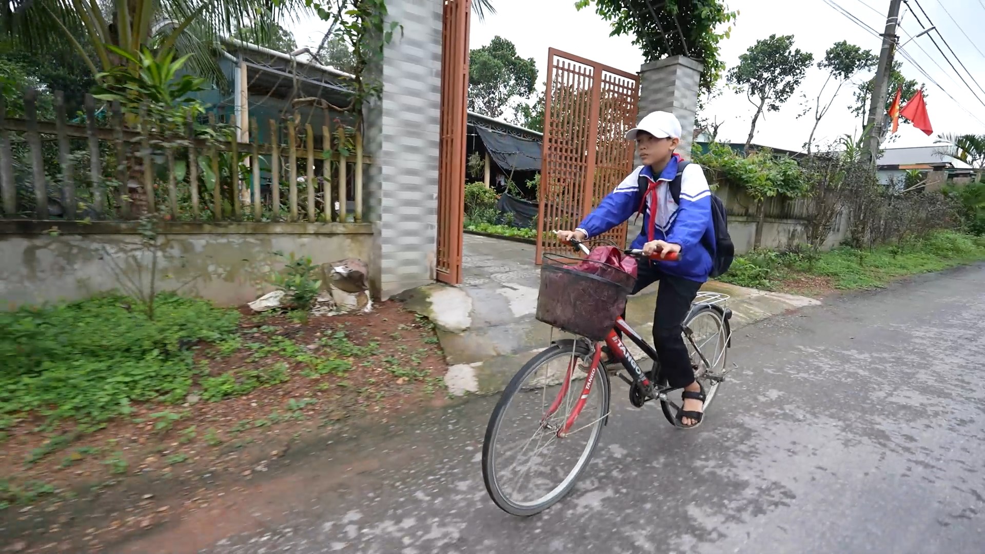 Em Lê Xuân Tài mồ côi cha