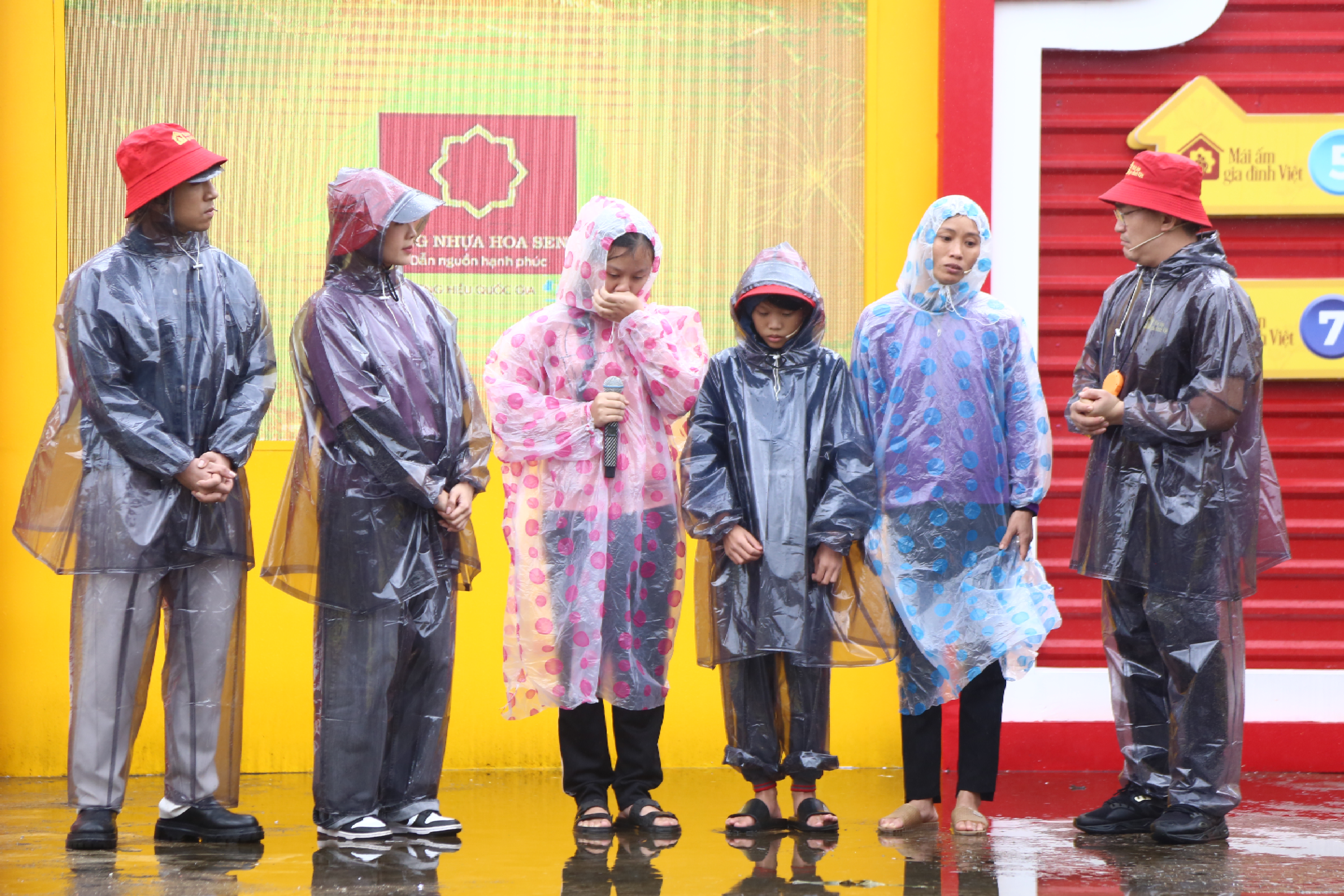 Xót xa cảnh tình chị Nguyễn Thị Hải (mẹ em Tài) một mình gồng gánh nuôi gia đình 5 người sau khi chồng qua đời