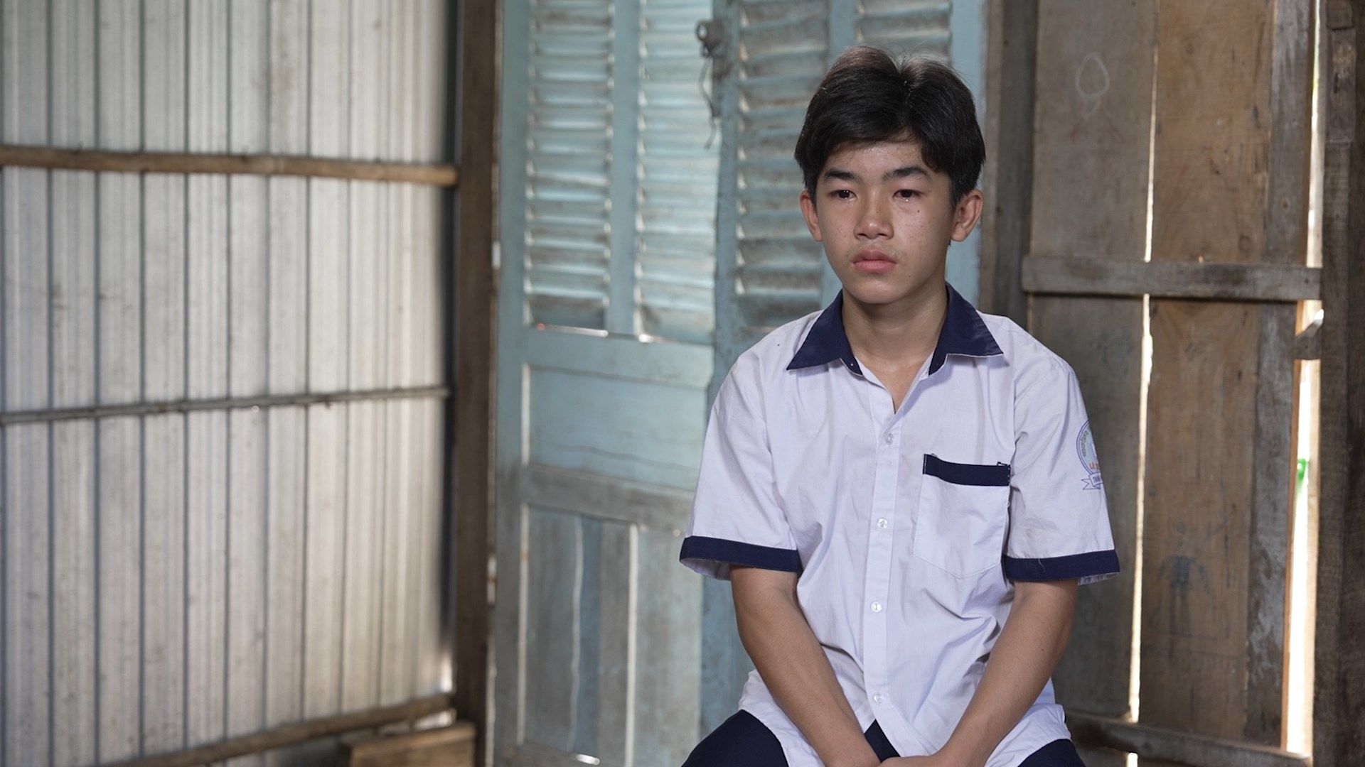 Ở độ tuổi lẽ ra được hồn nhiên như bao bạn bè, Tài lại sớm gánh trên vai những lo toan thường nhật khi ngoại đã tuổi cao sức yếu, em trai thì sắp sửa vào cấp 2.