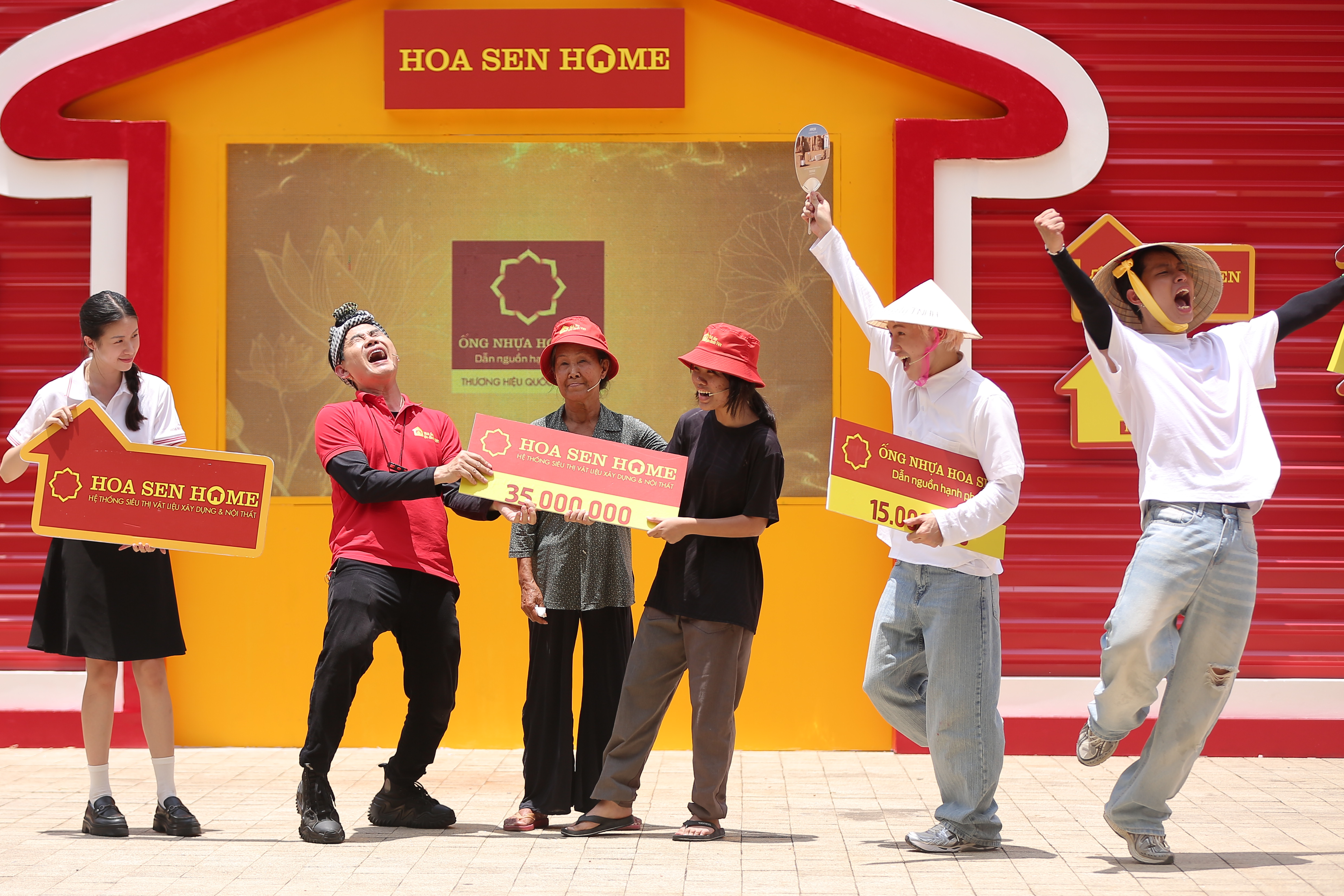 Mái ấm gia đình Việt tự hào là chương trình được hàng triệu khán giả đồng hành và ủng hộ.