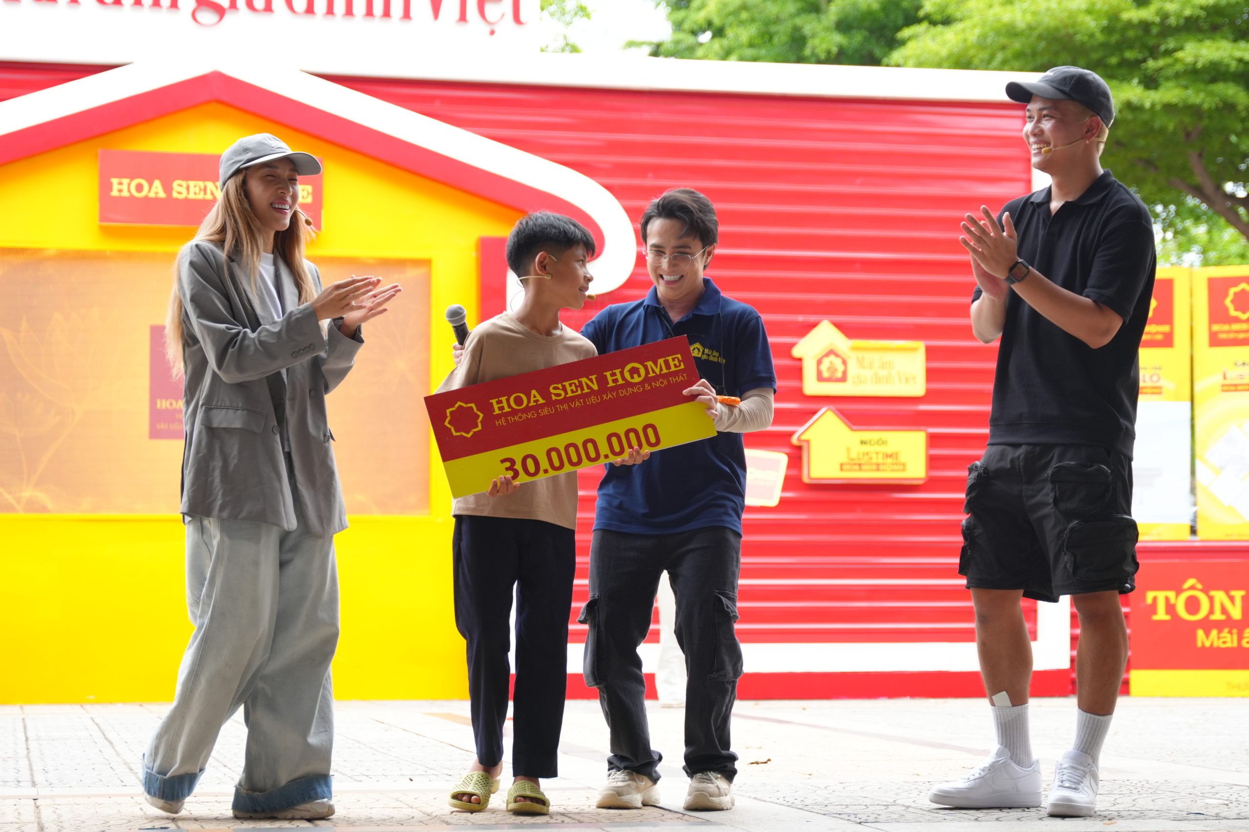 Gia đình em Thi Văn Nam về nhất.