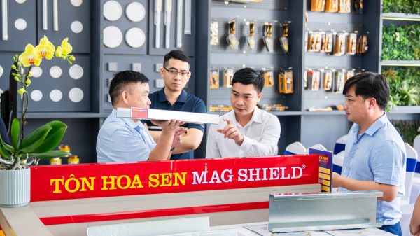 Tôn Hoa Sen Mag Shield chính thức có mặt tại các cửa hàng Hoa Sen Home trên toàn quốc