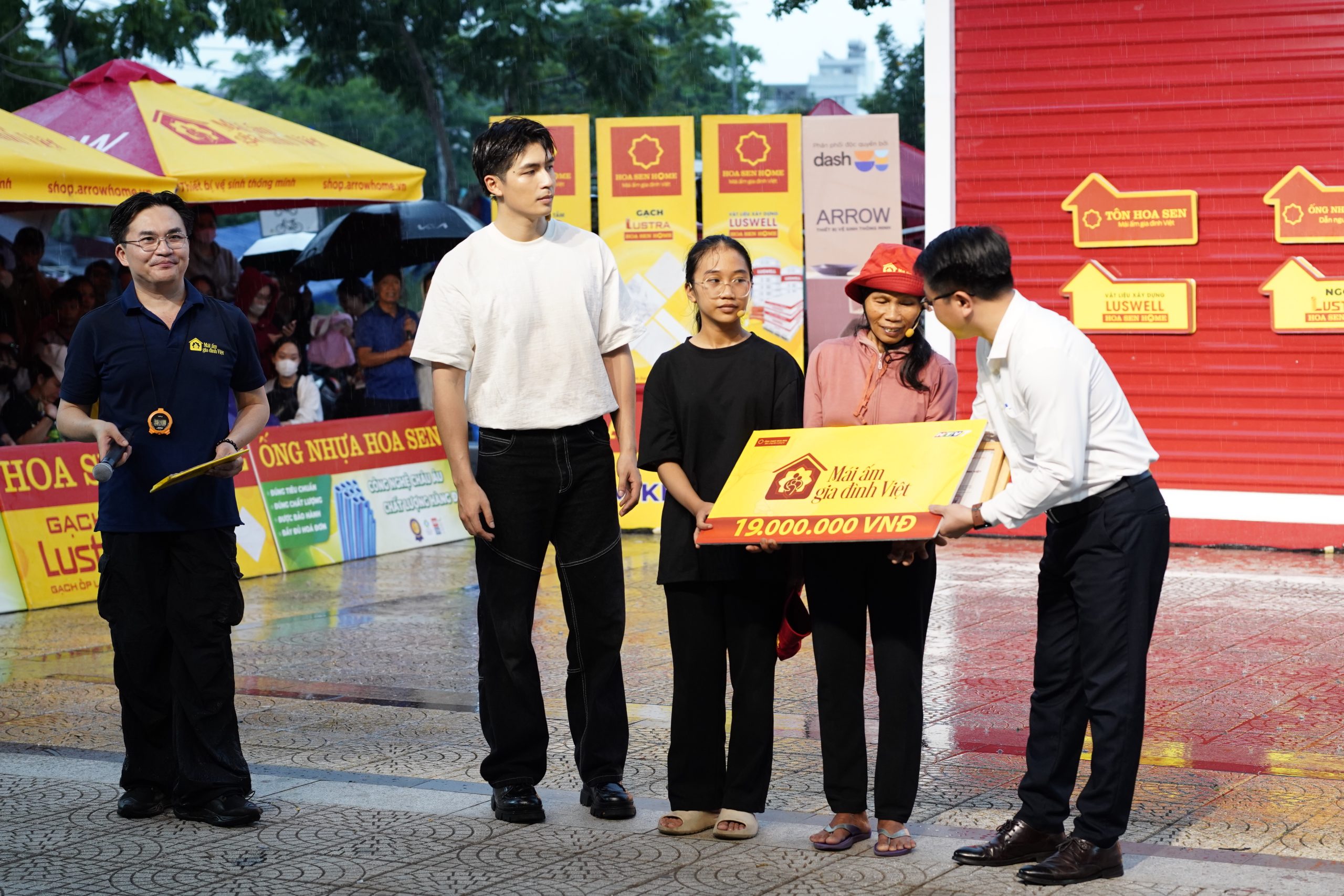 Gia đình em Đỗ Thị Yến Nhi về ba.