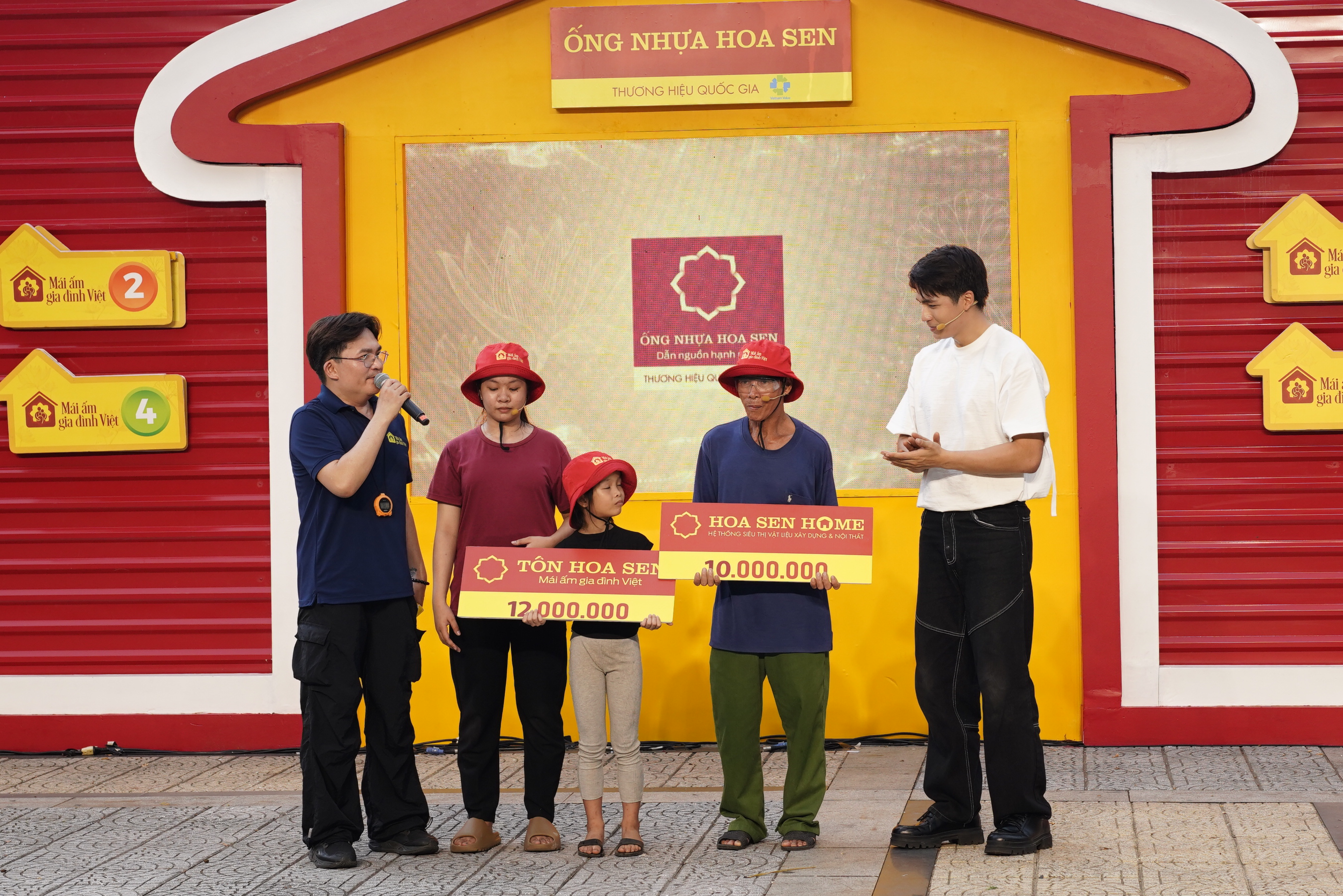 Gia đình em Đỗ Thị Phi Dung về nhì.