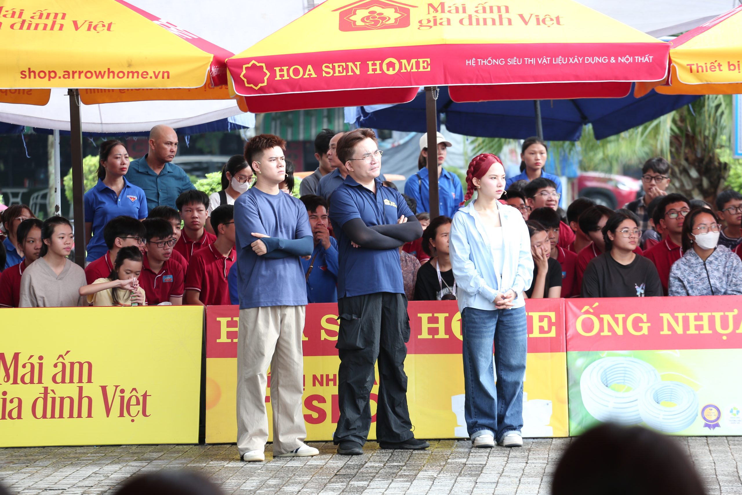 Ca sĩ Ngô Lan Hương xúc động trong lần trở về quê hương Thanh Hóa, tham gia chương trình Mái ấm gia đình Việt cùng MC Đại Nghĩa và ca sĩ Nguyễn Thái Học.