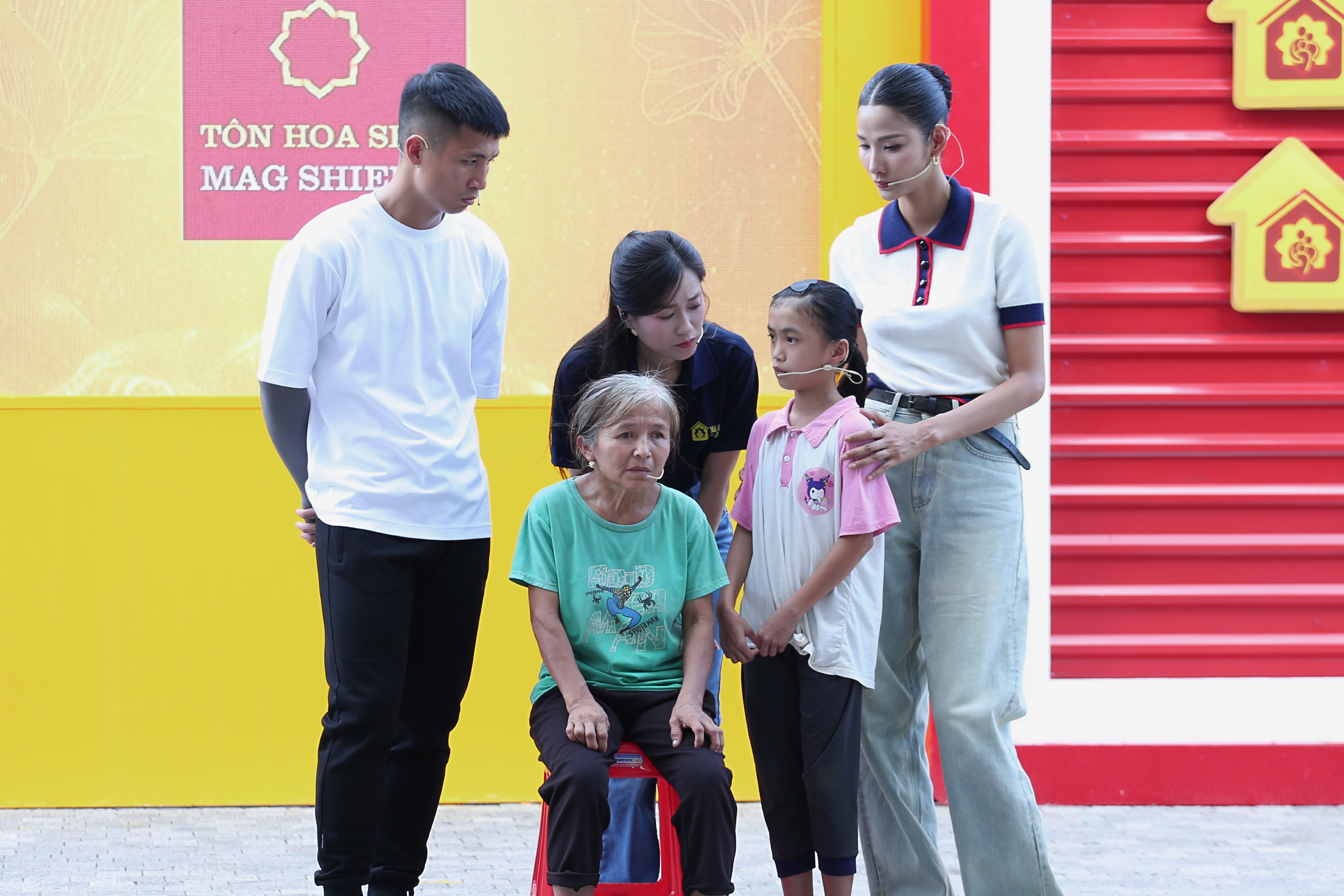 “Con chỉ mong mẹ khỏi bệnh” – lời ước nguyện giản dị của bé Viện tại chương trình.