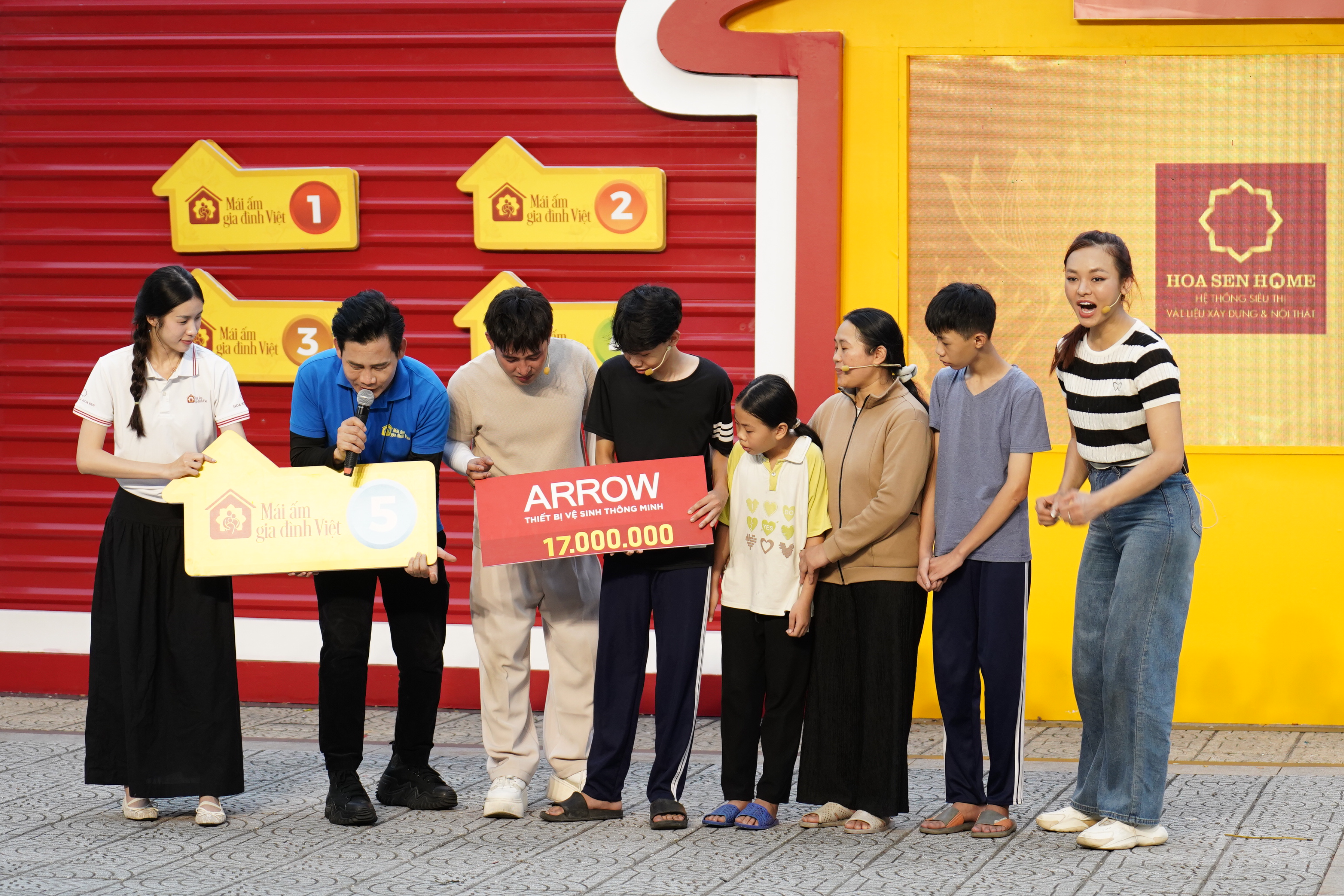 Gia đình em Phùng Hữu Phú xếp hạng ba.