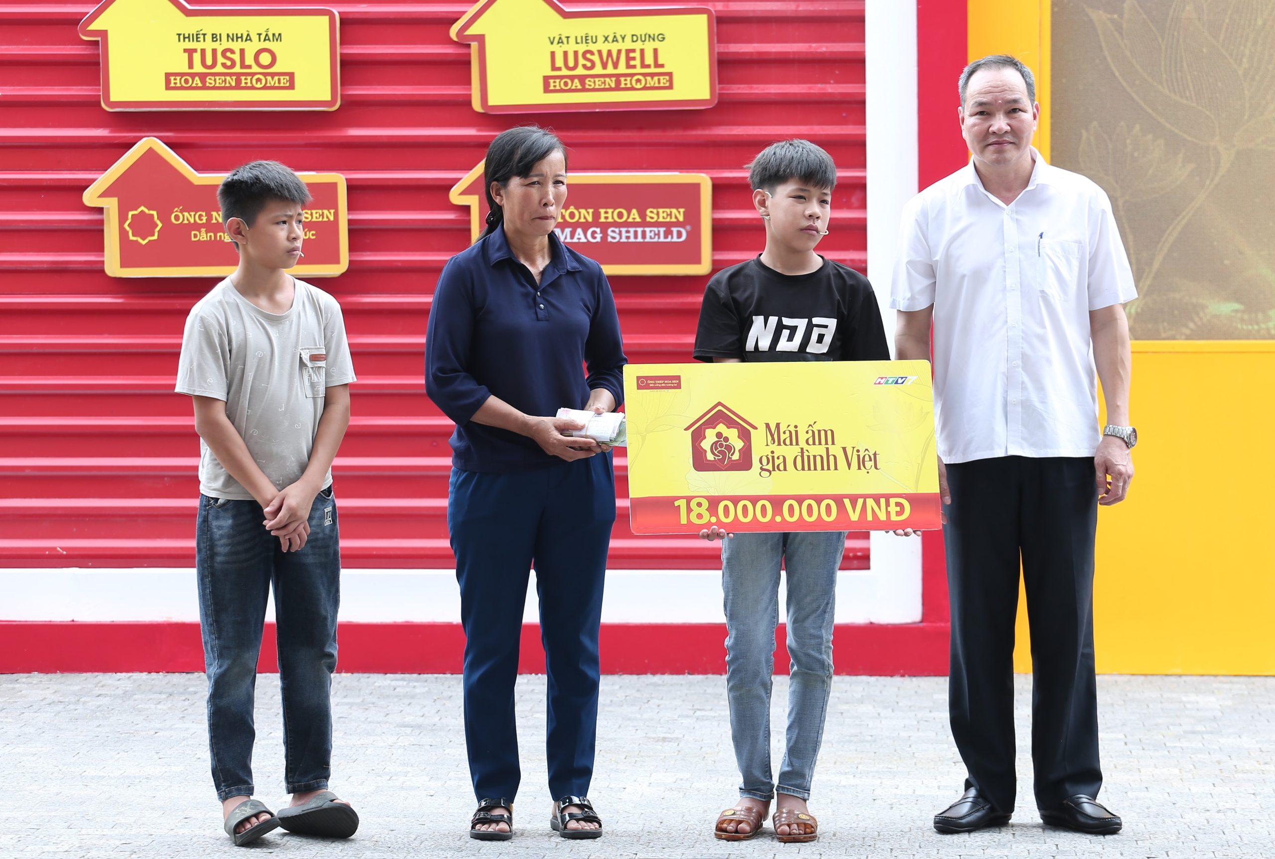 Gia đình em Nguyễn Văn Anh giành giải ba.