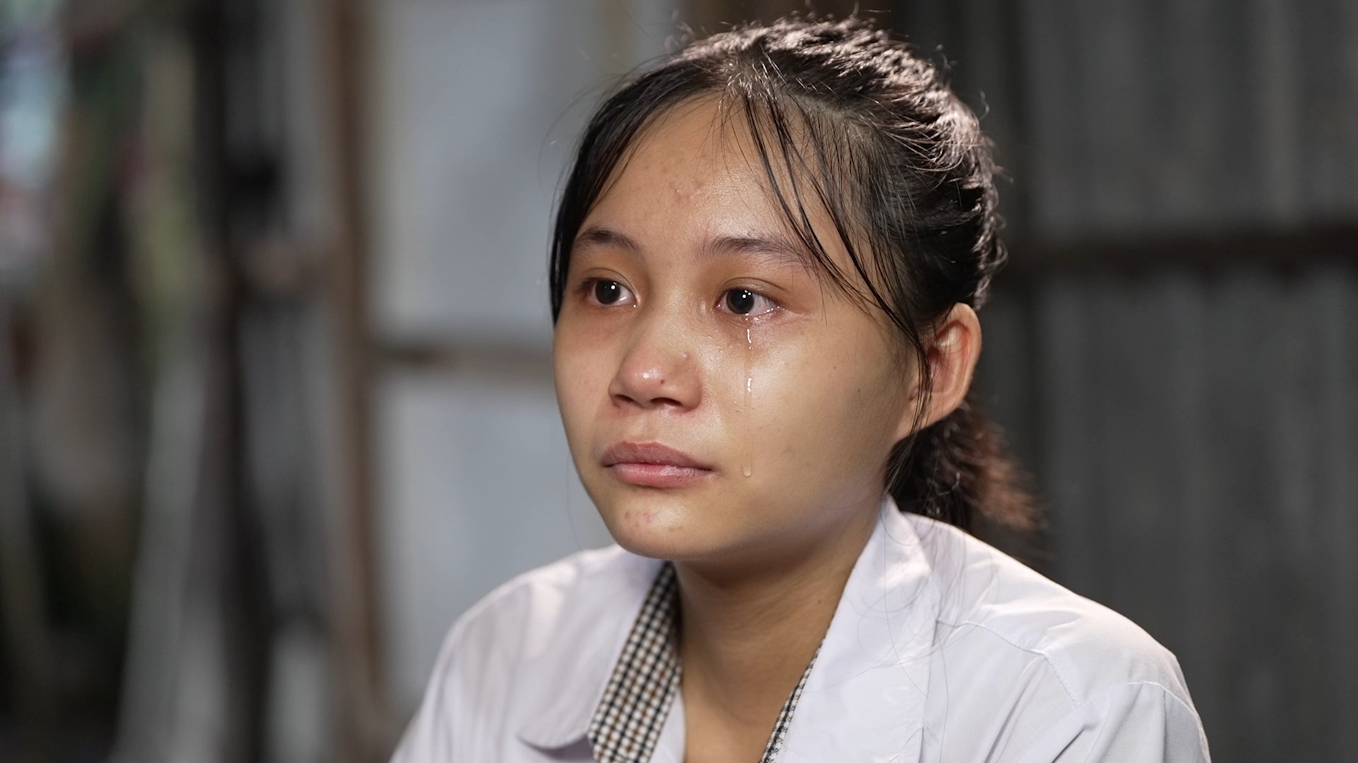 Em Nguyễn Tiền Huyền Anh xúc động khi nhắc đến người cha đã mất và sự hy sinh thầm lặng của mẹ.