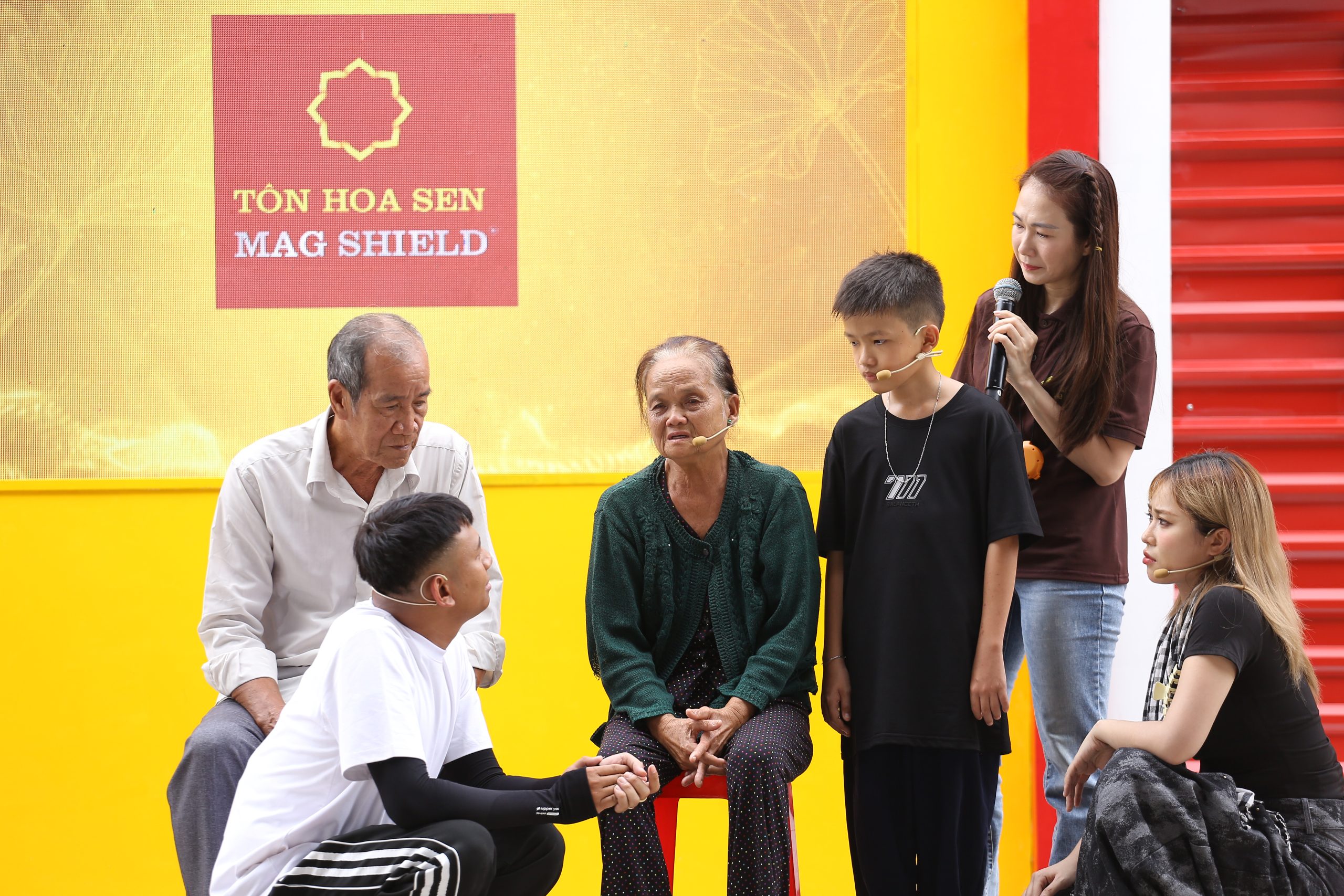 Ông bà là chỗ dựa cuối cùng của em Hậu, còn Hậu là lý do để ông bà tiếp tục gắng gượng từng ngày.