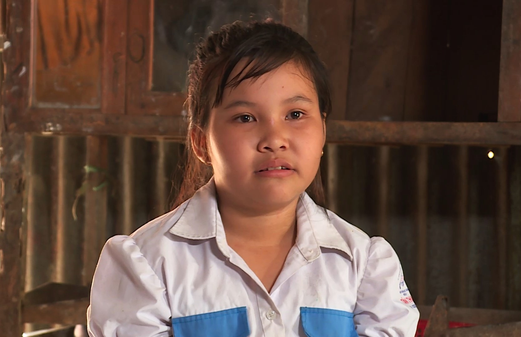 Dù phải lớn lên quá sớm, Như Quỳnh vẫn giữ được ánh mắt trong veo và lòng hiếu thảo đáng quý.