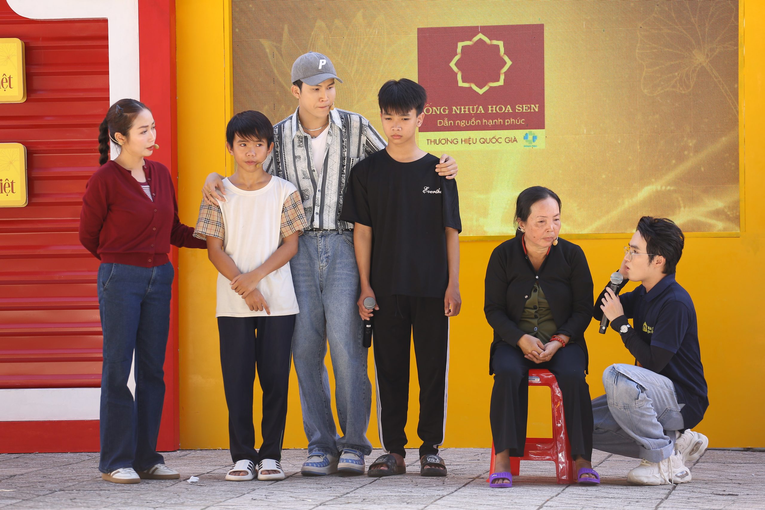 Trước câu chuyện của em Trọng Khang, Tiêu Minh Phụng nghẹn ngào: “Tôi thấy chính bản thân mình trong các em.”