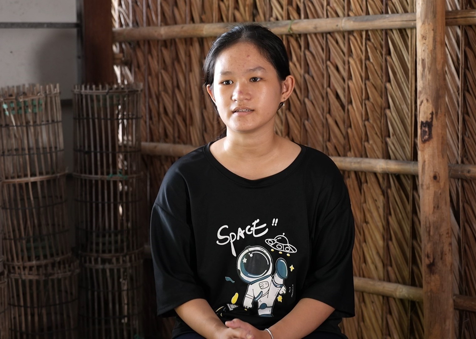 Cô bé Phạm Diễm Quỳnh rụt rè kể về ước mơ trở thành công an để bảo vệ mọi người và báo hiếu mẹ.