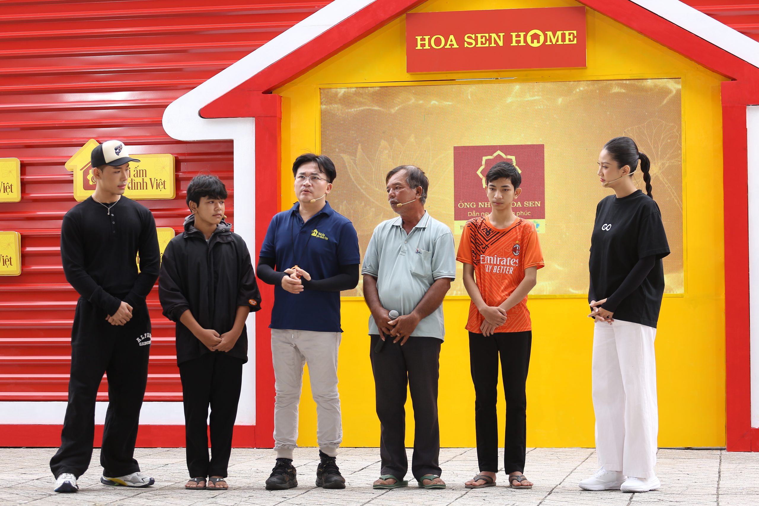 Câu chuyện của bốn cha con khiến MC Đại Nghĩa, Rapper Wean và Hoa hậu Phương Linh không khỏi nghẹn ngào tại trường quay.