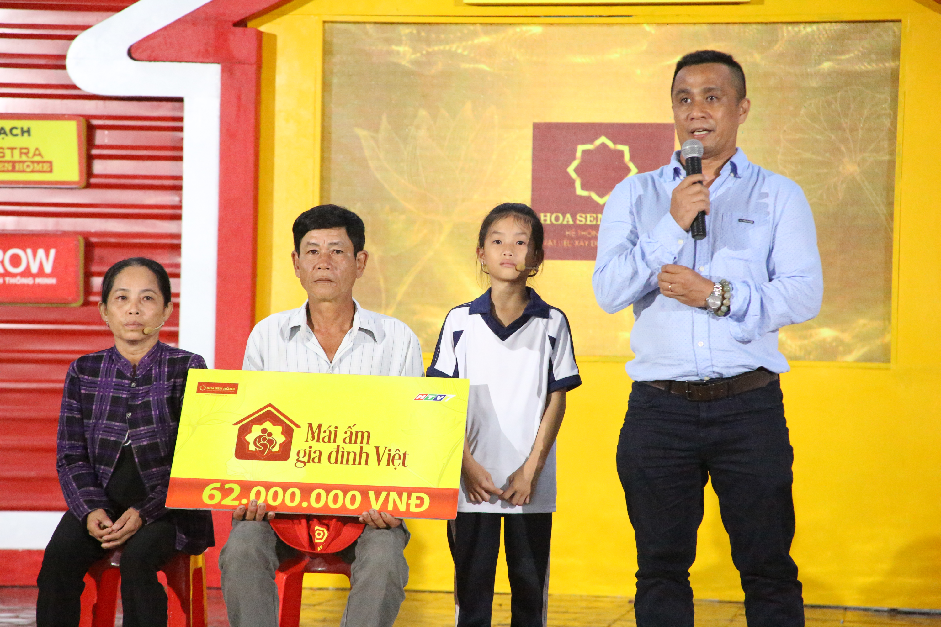 Gia đình em Nguyễn Thị Mỹ Châu giành giải nhất.