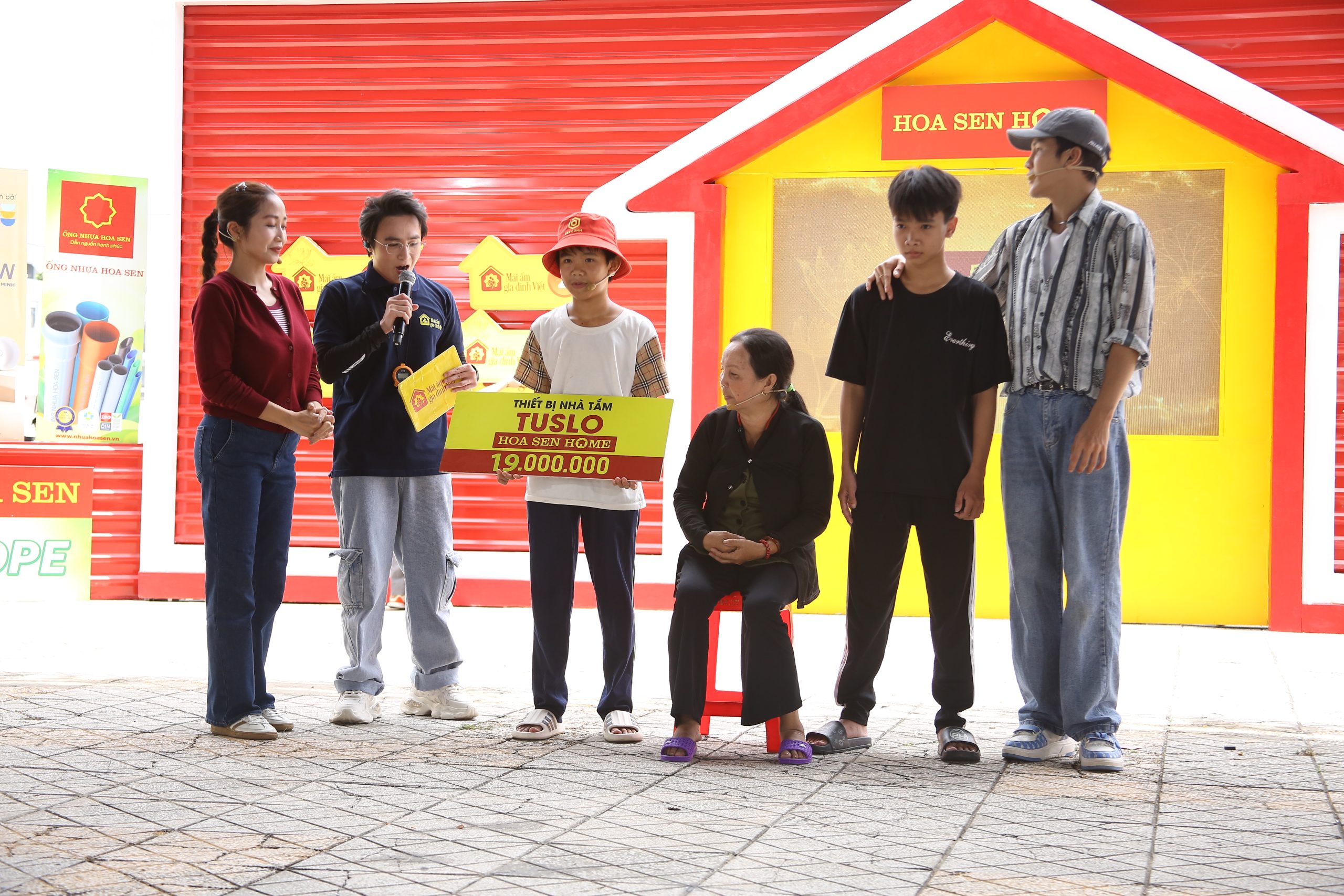 Gia đình em Nguyễn Trọng Khang về thứ ba.