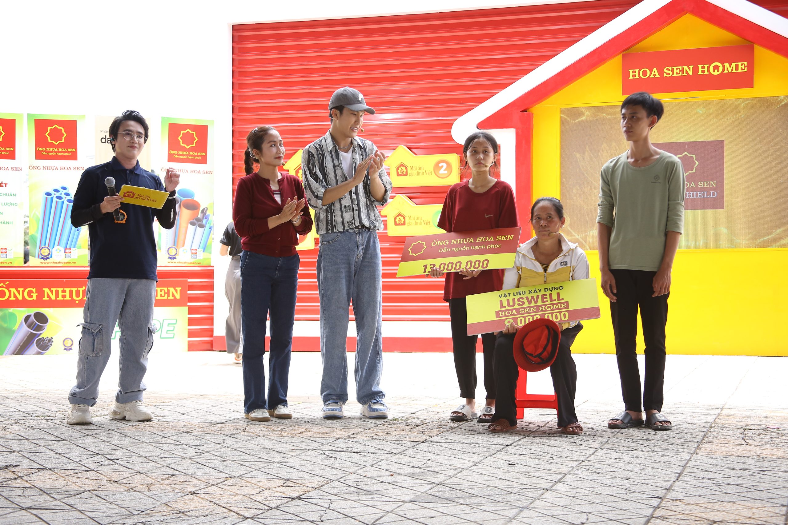 Gia đình em Nguyễn Tiến Huyền Anh về nhì.