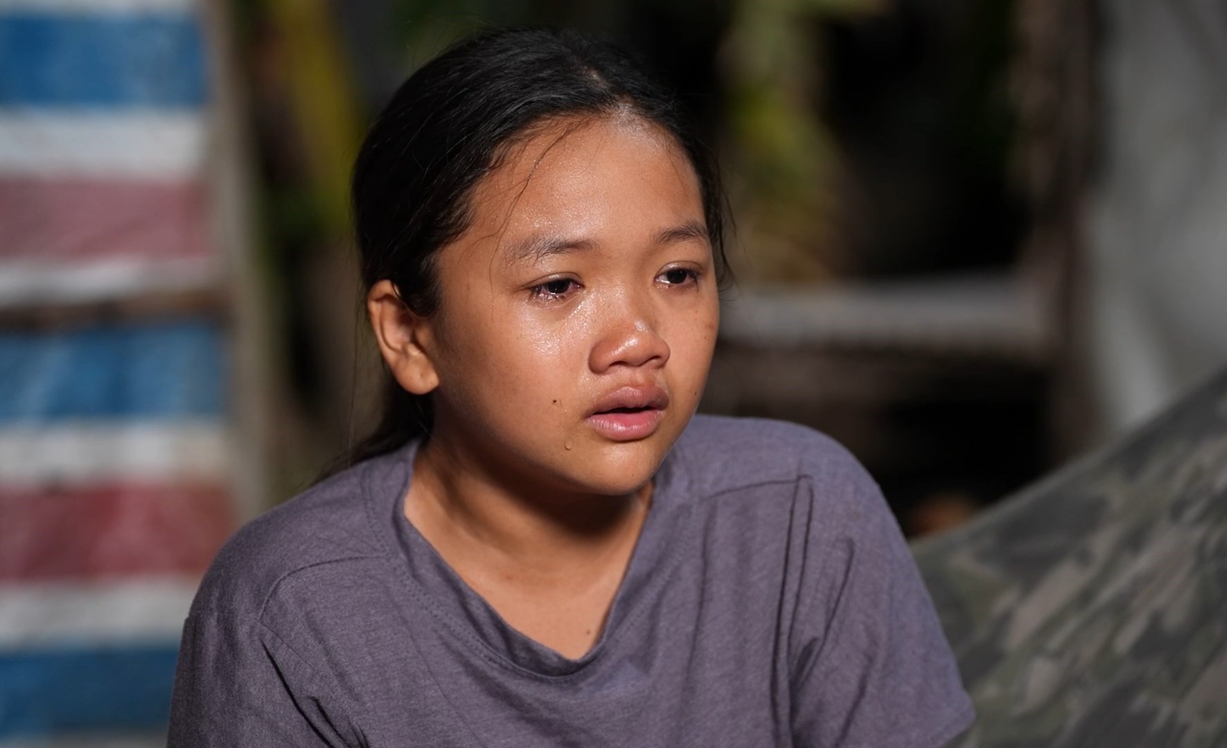 Bé Trương Hồ Kim Hân, 11 tuổi, mồ côi mẹ và mất ông nội, sống cùng cha, bà nội và hai em nhỏ, vẫn luôn chăm chỉ học giỏi nhiều năm liền. 