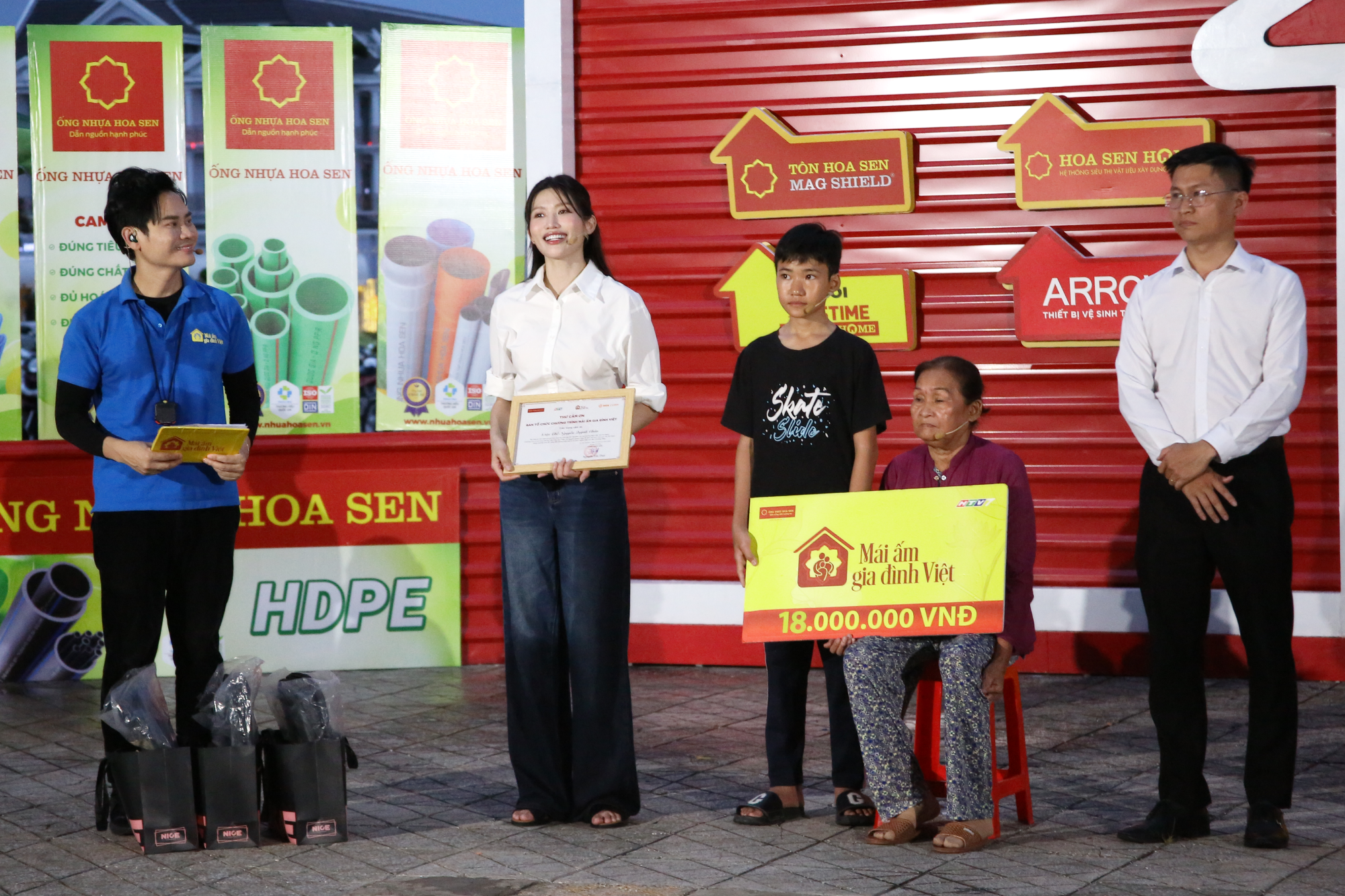 Gia đình em Nguyễn Lâm Nhựt Minh về thứ ba.