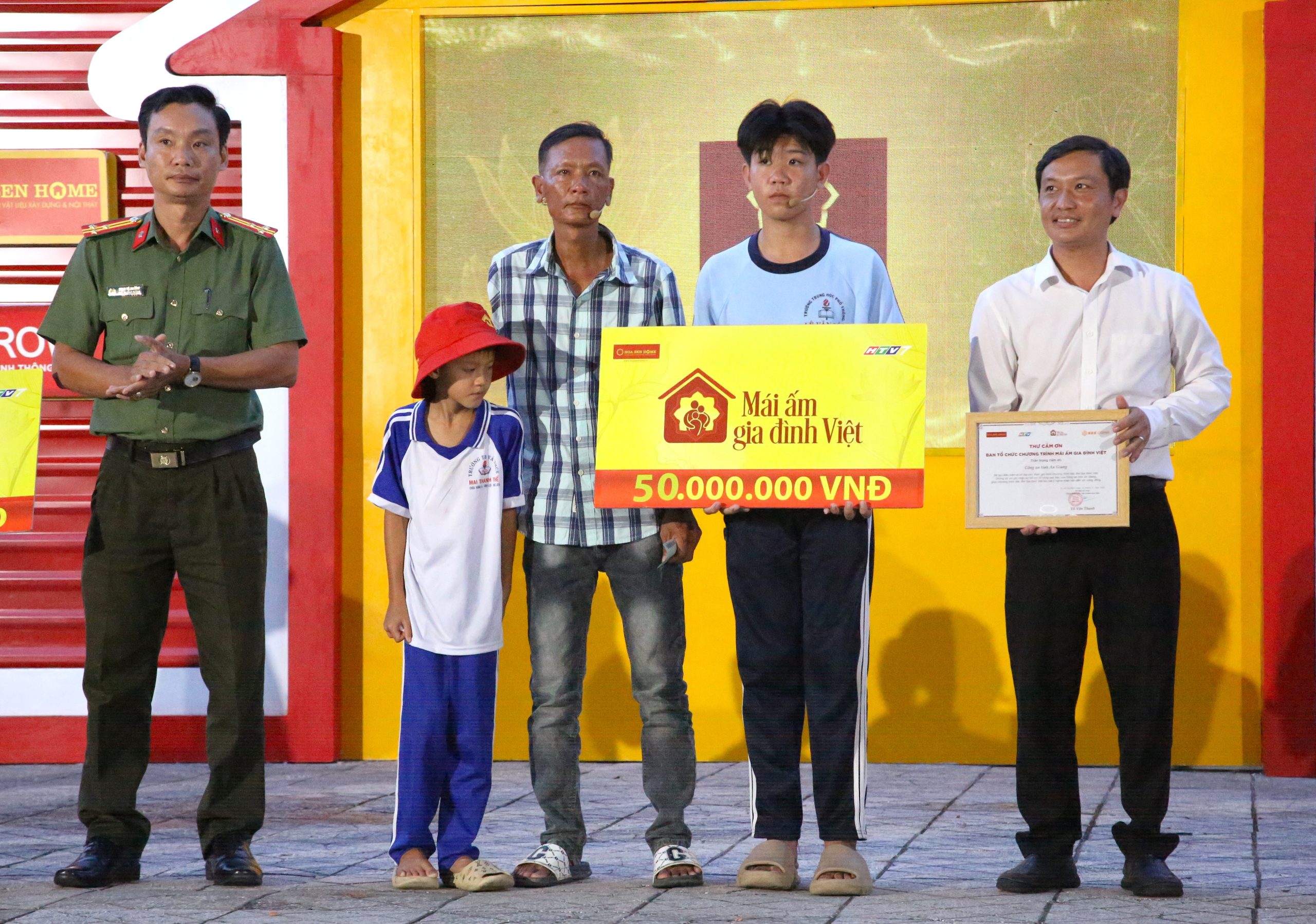 Gia đình 3 cha con em Nguyễn Văn Tính giành được giải nhất trong tập 159 và mang về tổng tiền thưởng 50 triệu đồng.