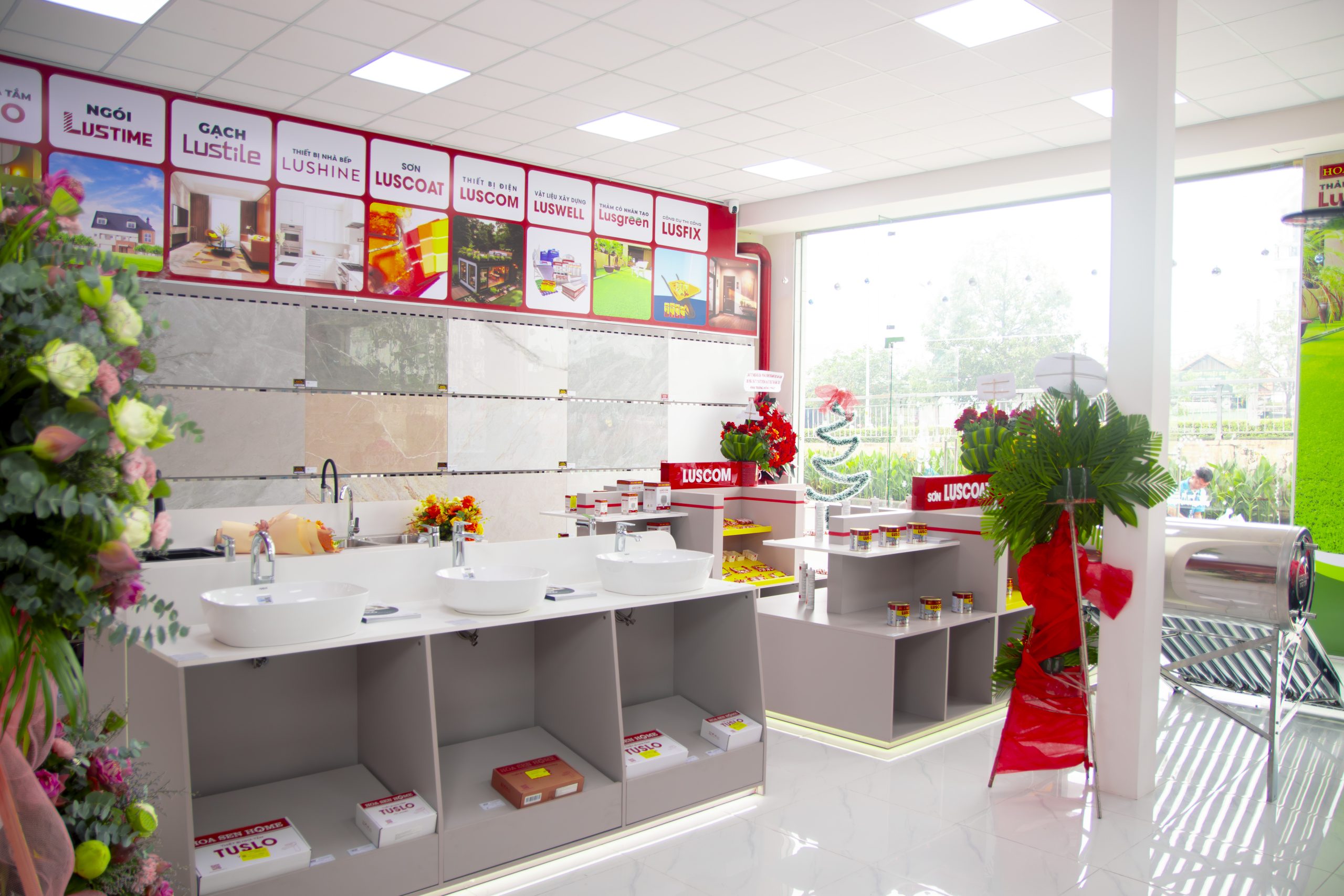 Đại lý tiêu chuẩn Tân Sáng Tạo (TP Hồ Chí Minh) được triển khai với hình thức Gian hàng trưng bày chuẩn Hoa Sen Home diện tích 50m².