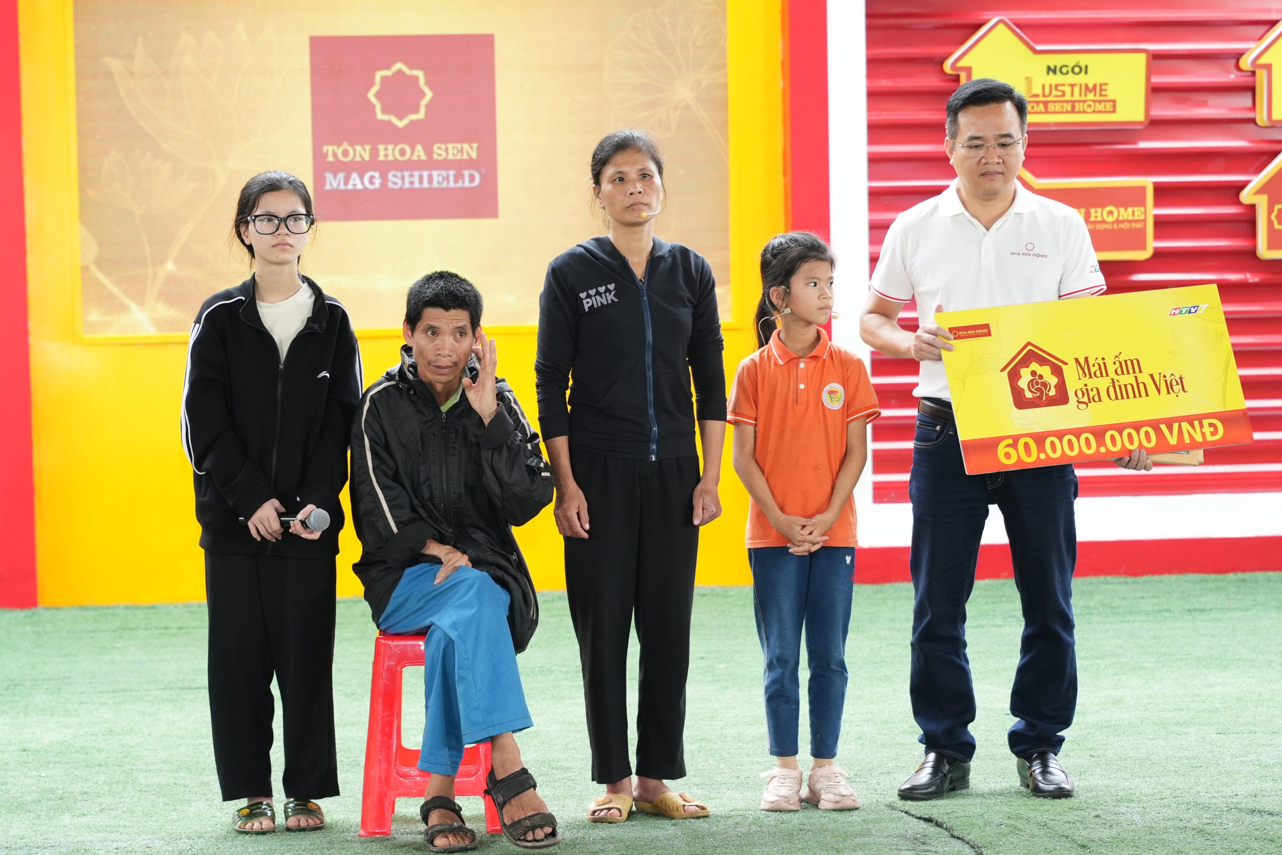 Gia đình em Đặng Quỳnh Anh giành giải nhất, vượt qua thử thách đặc biệt và mang về tổng 60 triệu đồng.