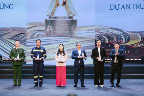 Tại đêm trao giải, Hội đồng Giải thưởng Hành động vì cộng đồng đã trao hạng mục Truyền cảm hứng với 5 dự án: Mái ấm gia đình Việt, Thư viện tóc, Tình người trong cơn sóng, Thắp lên một que diêm, Tô màu ký ức-Skyline.