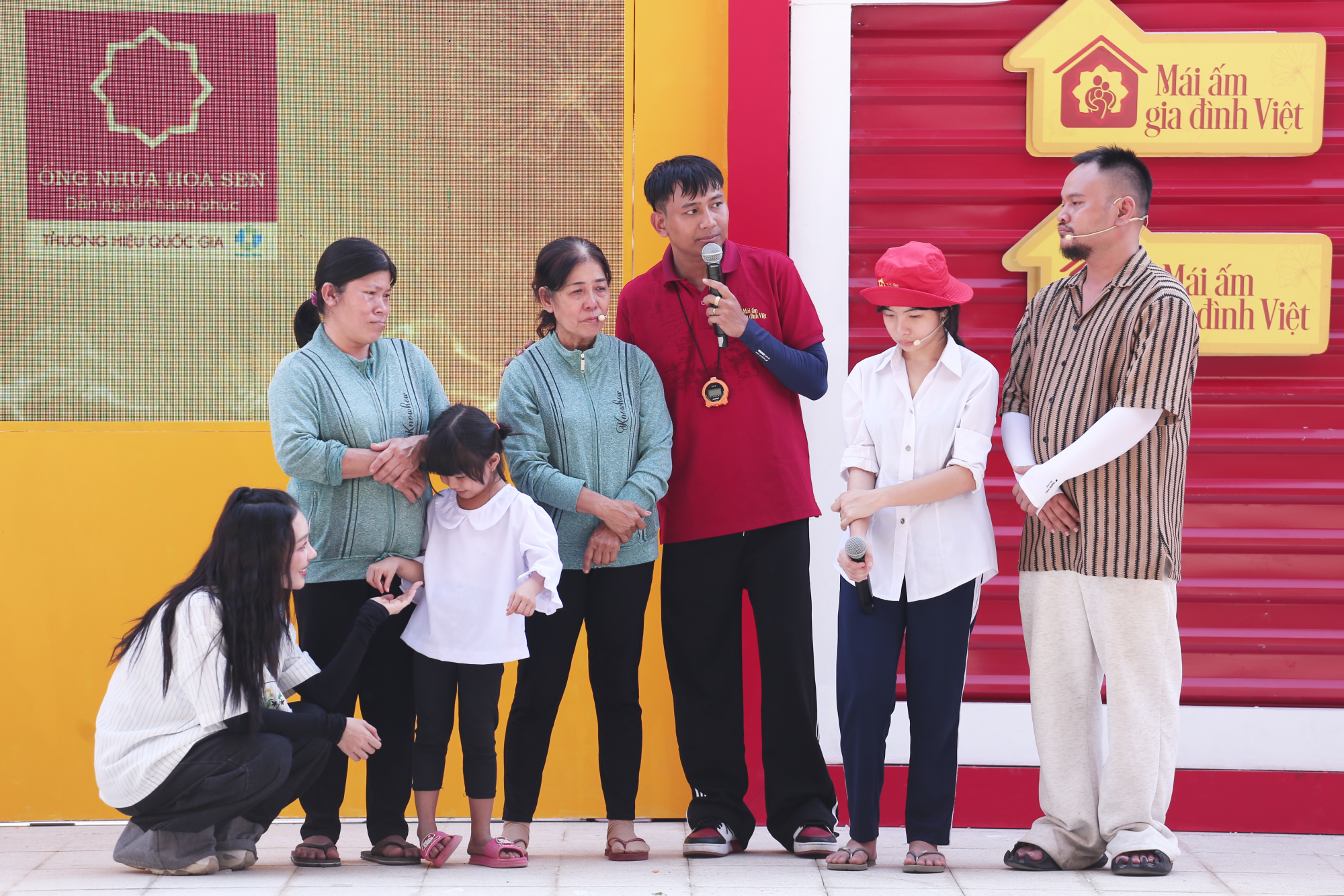 Bà nội Kiều My dù tuổi cao, sức yếu vẫn chắt chiu từng đồng, trở thành chỗ dựa duy nhất cho các cháu mồ côi và người con gái không minh mẫn của mình.