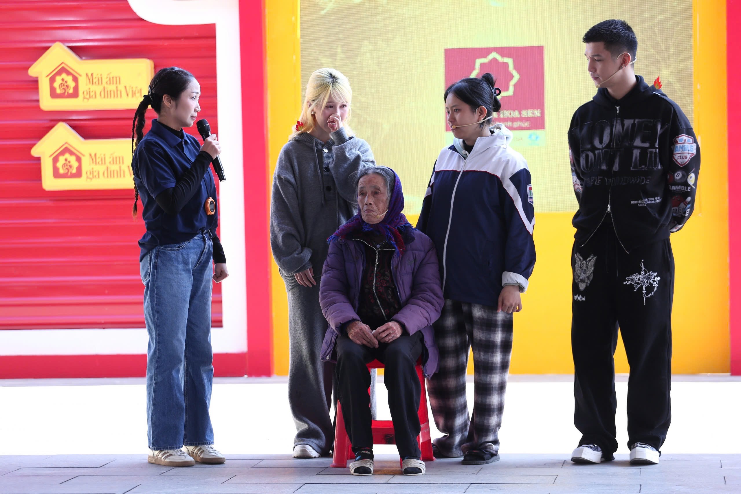 NSƯT Ốc Thanh Vân hạnh phúc trở về quê hương Hải Phòng ghi hình chương trình ý nghĩa, đồng thời đưa con gái theo dõi trực tiếp những câu chuyện nhân văn.