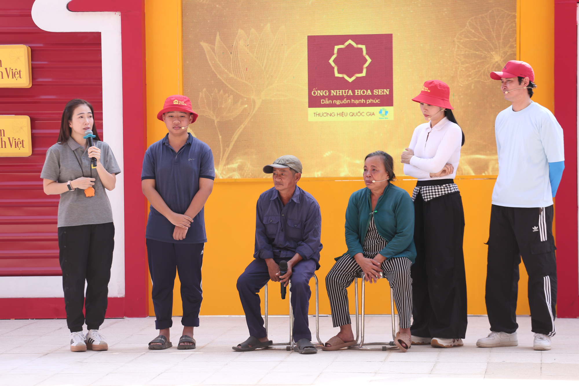 MC Thanh Thảo không kìm được nước mắt trước nỗi sợ lớn nhất của Hồng: “Đến ngày có tiền thì không còn cha mẹ bên cạnh”