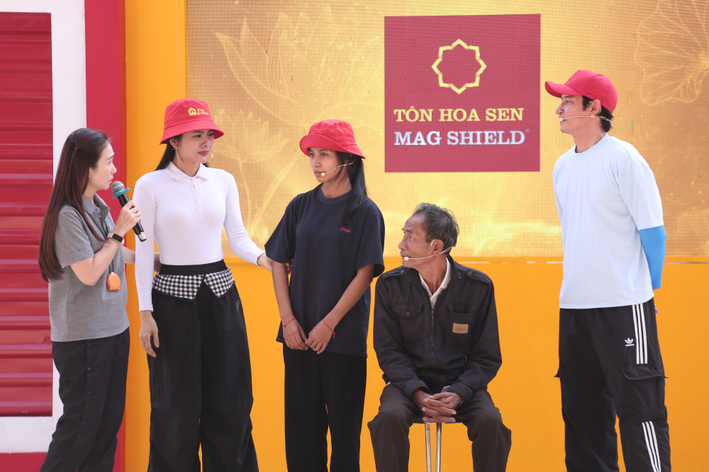 Các nghệ sĩ nghẹn ngào trước lời tâm sự của Thủy: “Lúc con buồn, con không dám nói với ông bà, con chỉ ngồi bên di ảnh mẹ và nói chuyện với mẹ”