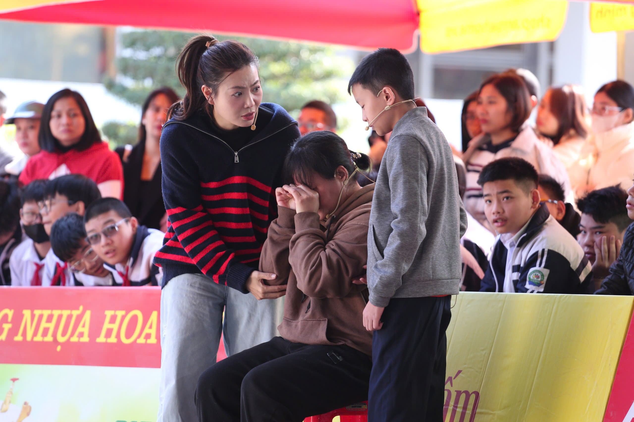 Về lại quê hương Hải Phòng, Thanh Hương hạnh phúc lan tỏa yêu thương cùng các em nhỏ.