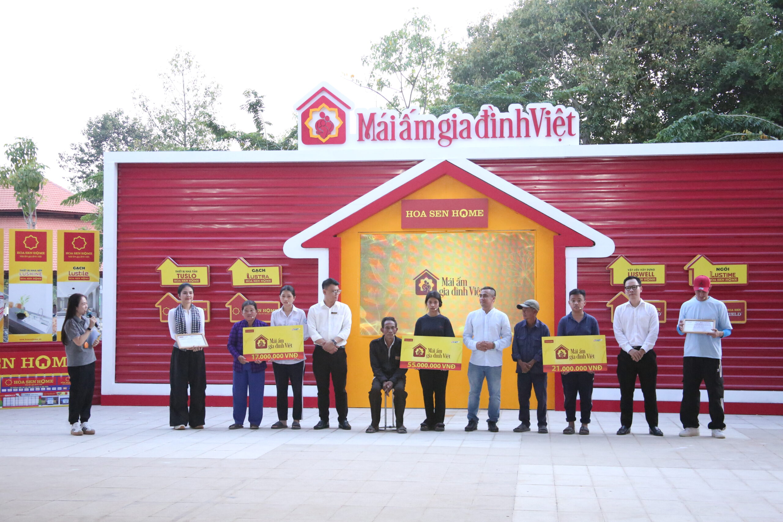 Gia đình em Huỳnh Thị Mai Phương về thứ ba, nhận 17 triệu đồng; gia đình em Nguyễn Văn Hồng về nhì với 21 triệu đồng; còn gia đình em Thạch Thị Thu Thủy giành giải nhất, mang về tổng 55 triệu đồng.