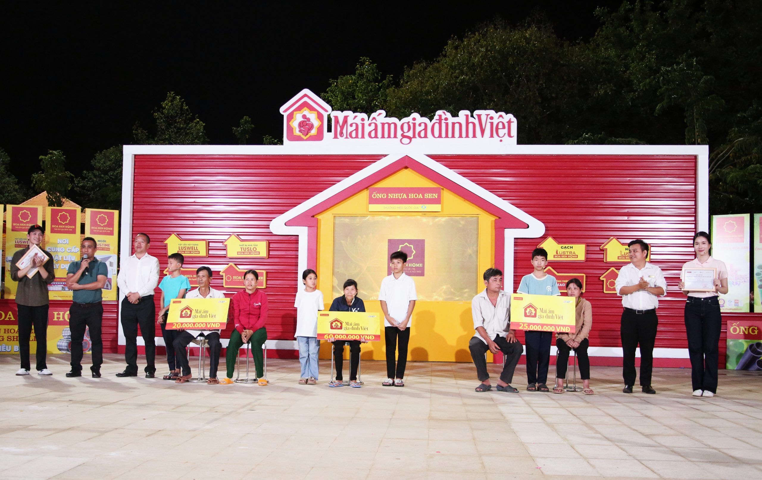 Gần 450 triệu đồng được trao trong tập 168, tiếp thêm động lực để các em nhỏ vượt qua nghịch cảnh và vững bước đến trường.