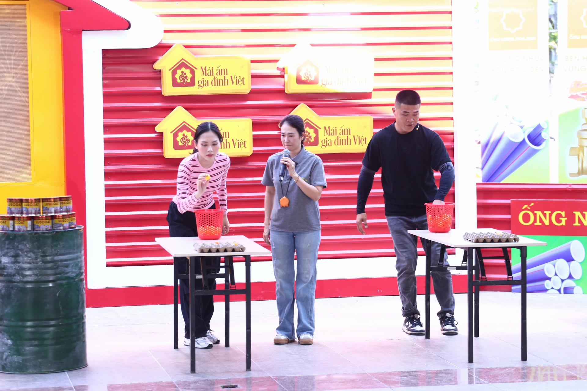 Dù vừa bị tai nạn giao thông, Trương Đình Hoàng vẫn hết mình trong thử thách cùng Mai Phương, mang về niềm vui cho các em nhỏ.