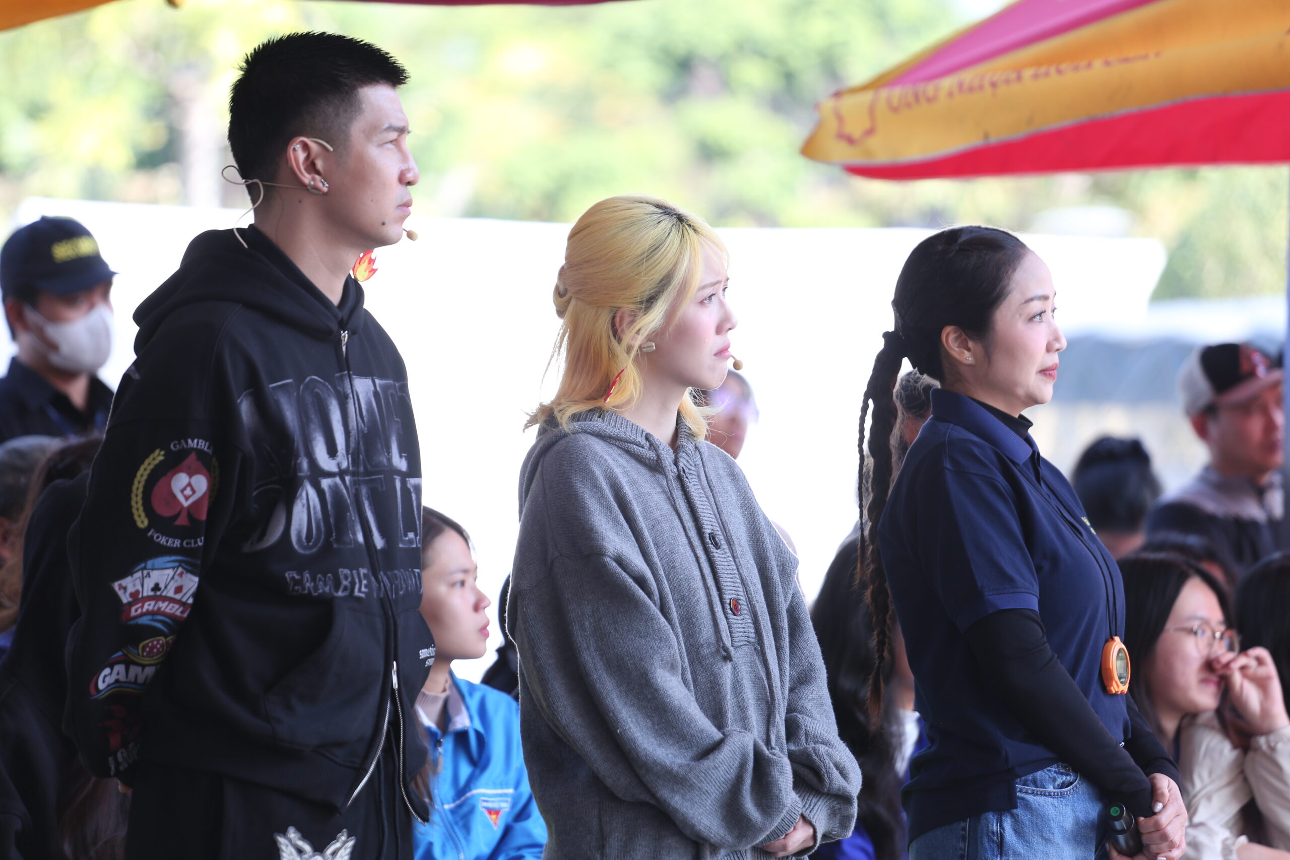 Hậu Hoàng chia sẻ rằng cô "sợ phải trở thành người lớn" sau khi chứng kiến em Trang gánh vác gia đình ở độ tuổi còn quá nhỏ.