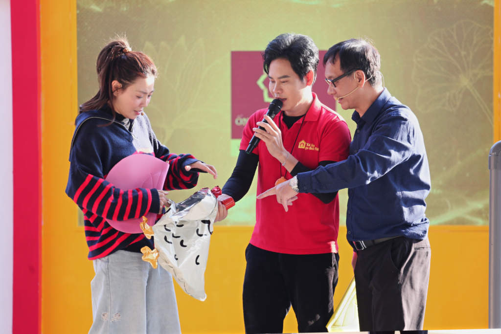 NSƯT Đức Khuê và diễn viên Thanh Hương đồng hành cùng Mái ấm gia đình Việt, lan tỏa thông điệp yêu thương đến các gia đình có hoàn cảnh khó khăn.