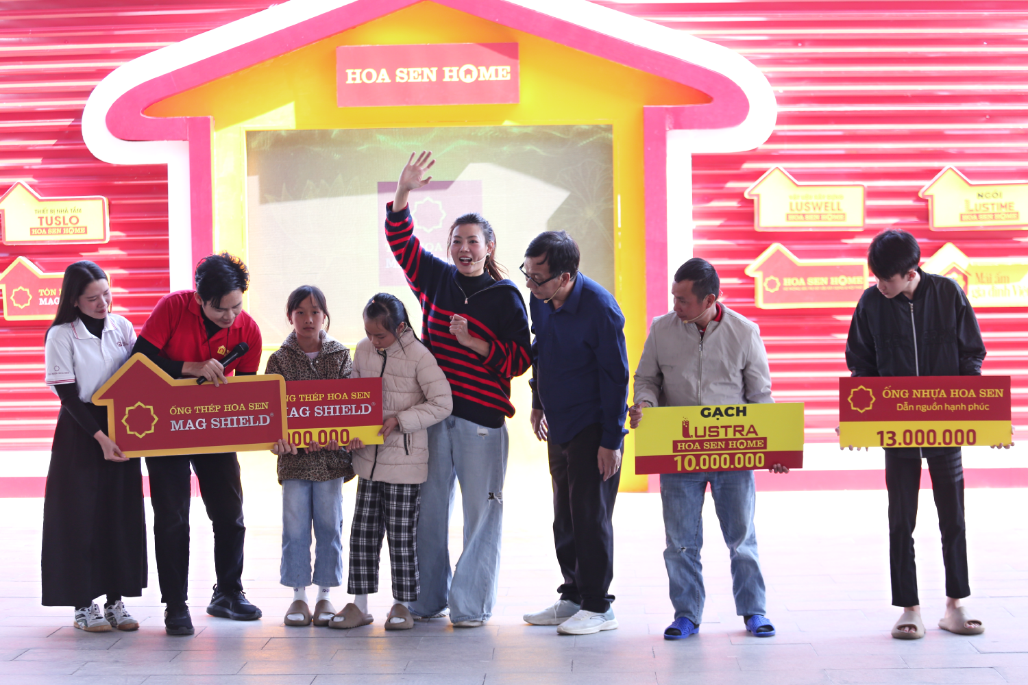 Gia đình em Trần Thanh Thúy giành giải nhất, vượt qua thử thách đặc biệt và mang về tổng 58 triệu đồng.