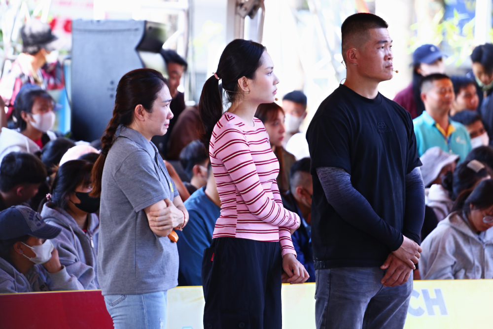 Thanh Thảo, Mai Phương, Trương Đình Hoàng nghẹn lòng trước nghị lực của các em nhỏ kém may mắn