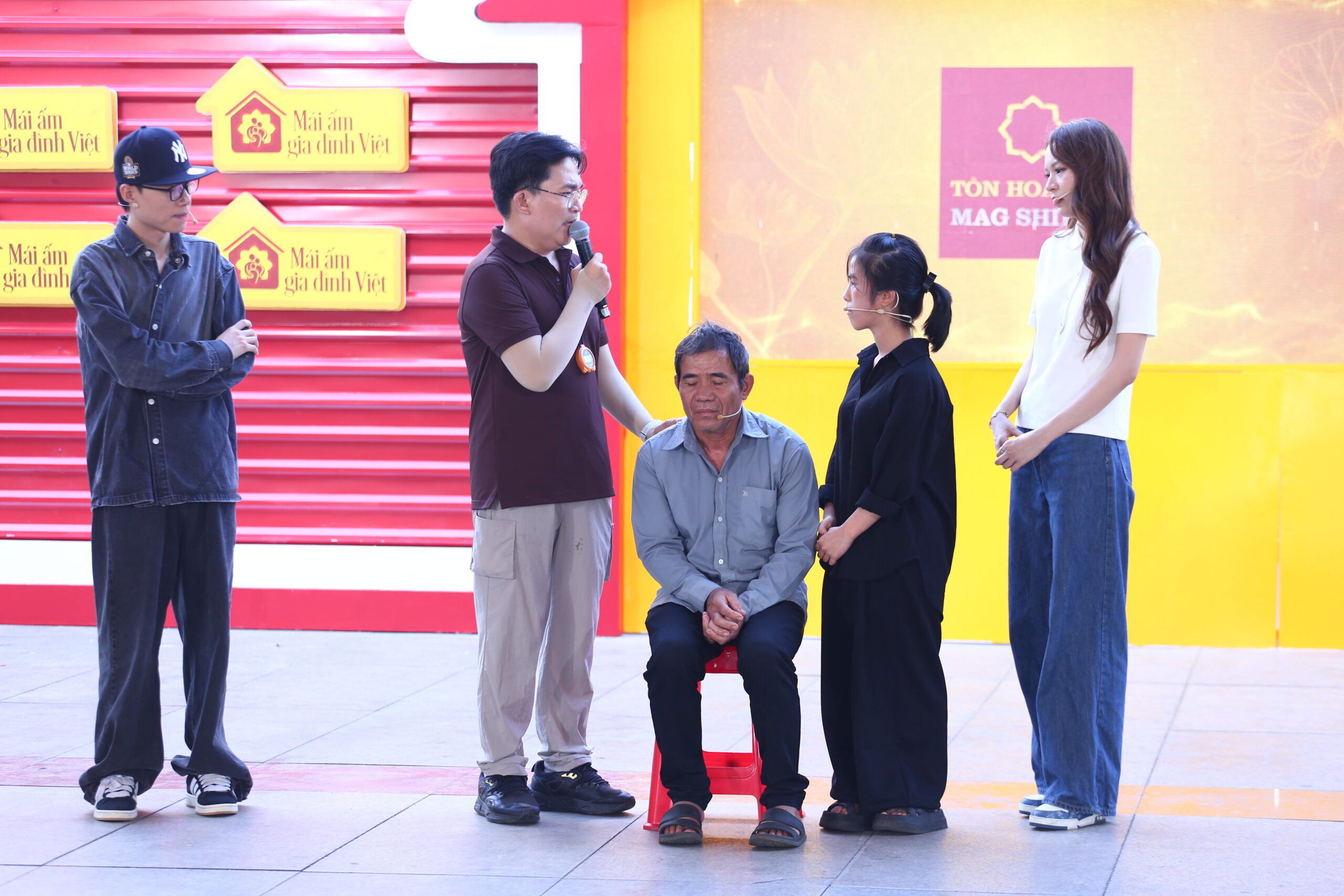 Đại Nghĩa, Phí Phương Anh, Double2T nghẹn ngào khi biết cô bé thường trò chuyện cùng di ảnh mỗi khi nhớ mẹ