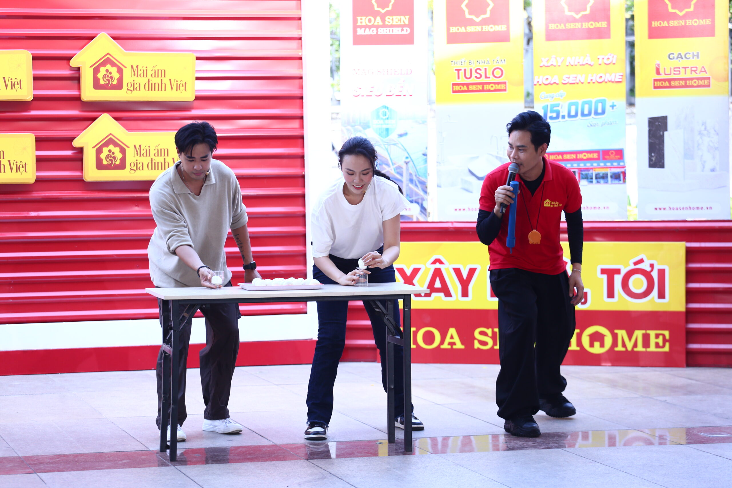 Á hậu Huỳnh Phạm Thủy Tiên và ca sĩ Khải Đăng là hai khách mời góp mặt trong Mái ấm gia đình Việt Tập 185