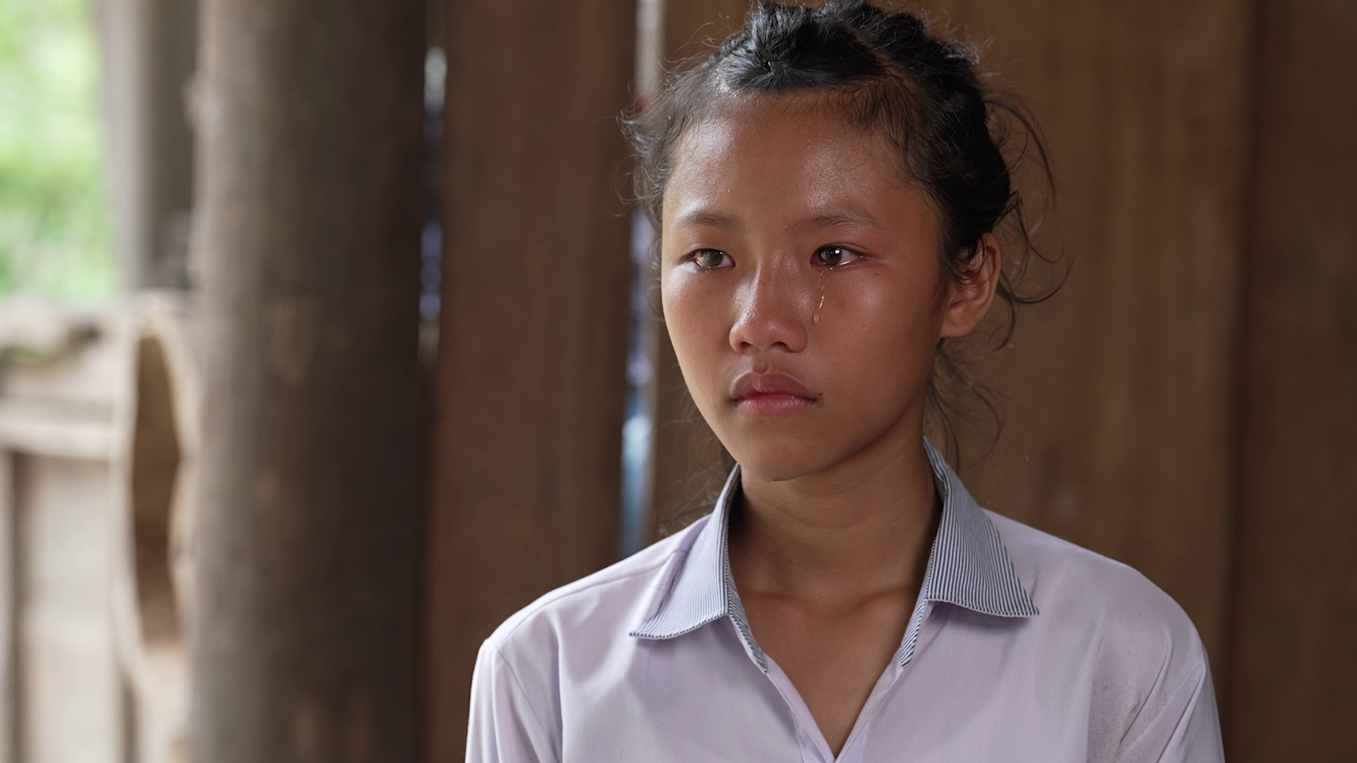 Cô bé 14 tuổi trải qua tuổi thơ nhiều mất mát khi cha qua đời, mẹ bỏ đi từ lúc em mới hơn 1 tháng tuổi